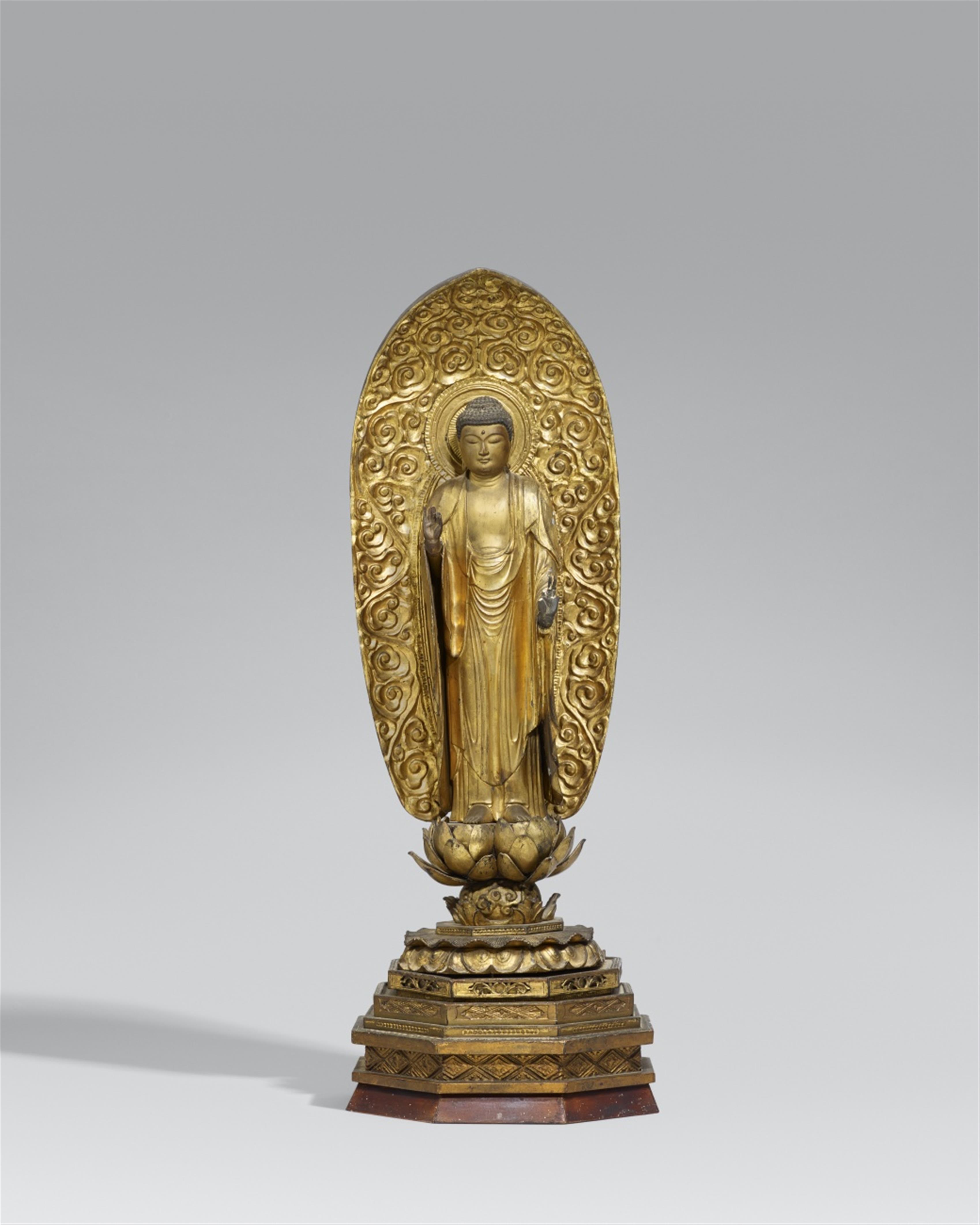 A gilt lacquer and wood figure of Amida Nyorai. 18th/19th century - image-1