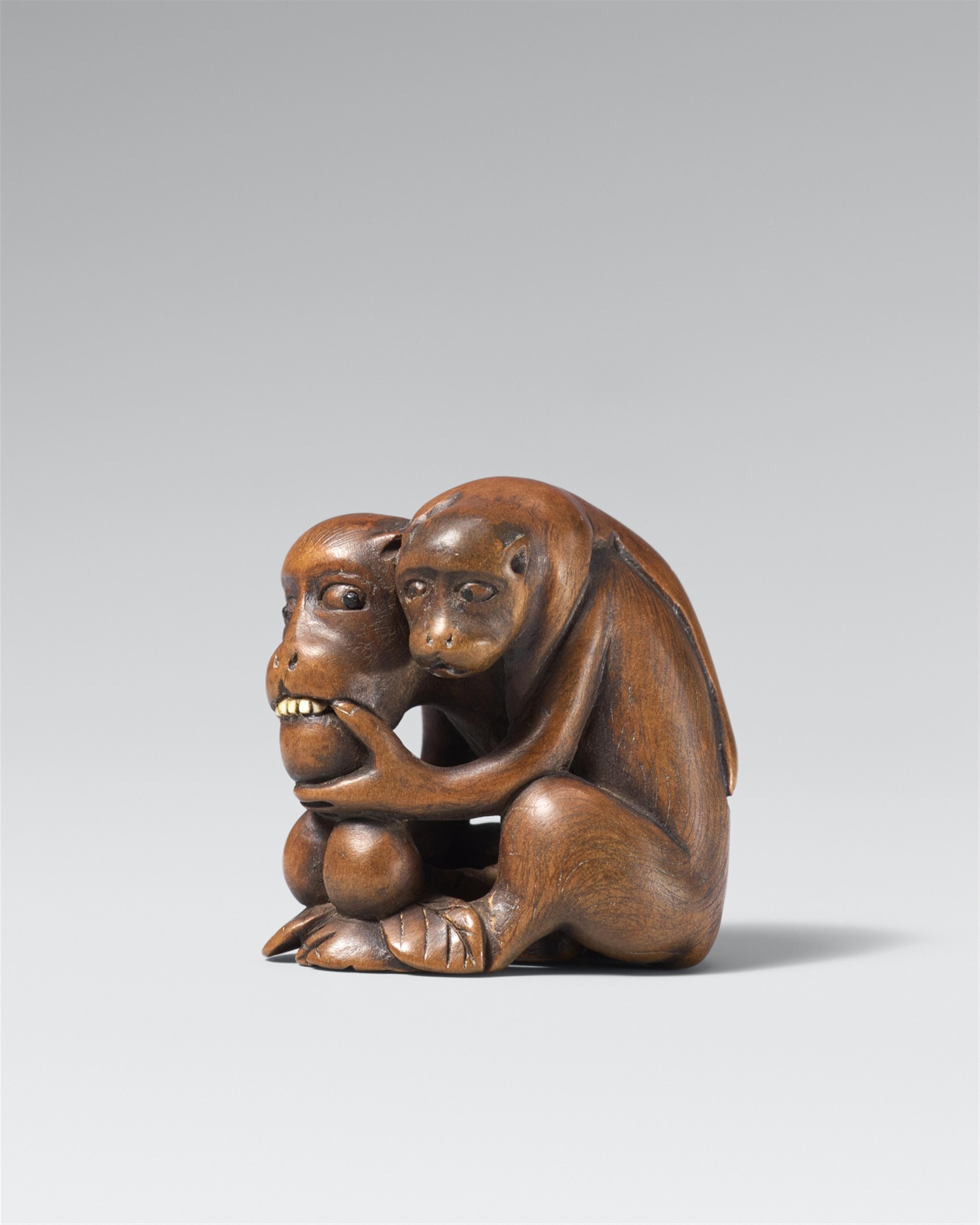 A boxwood nestuke of two monkeys. 19th century - image-1