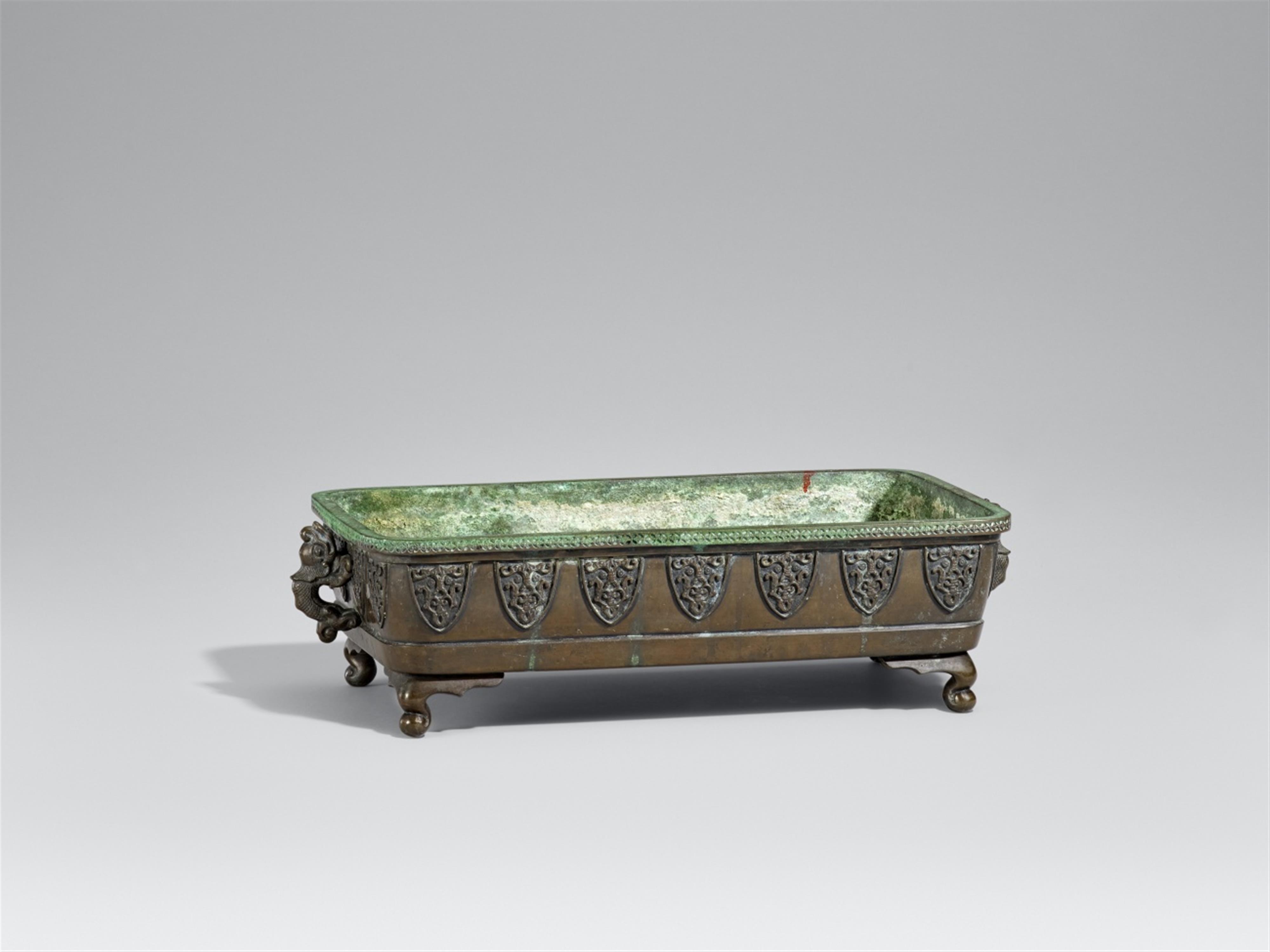 A large bronze rectangular vessel for ikebana. 19th century - image-1