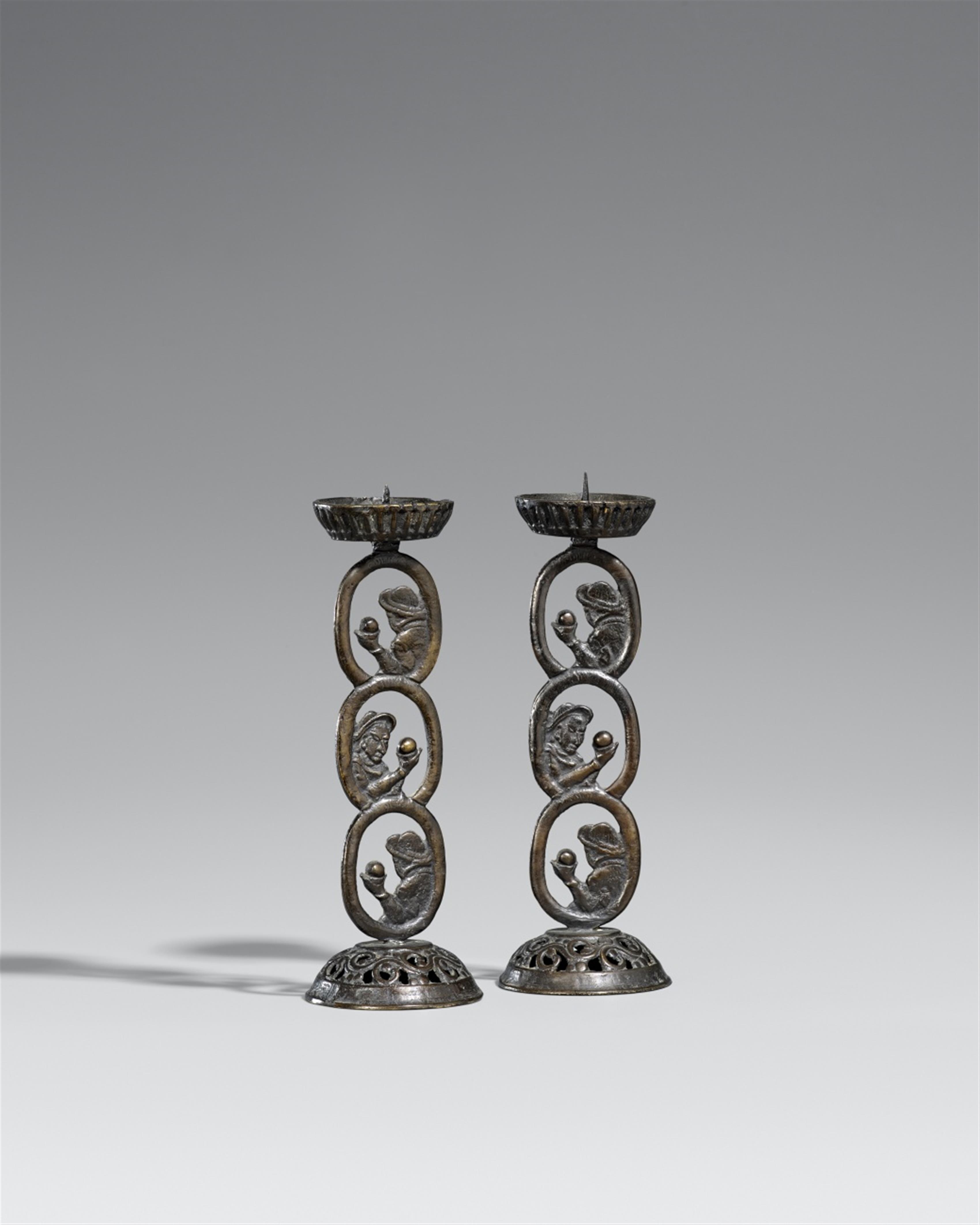 Two nanban bronze candle sticks. 19th century - image-1