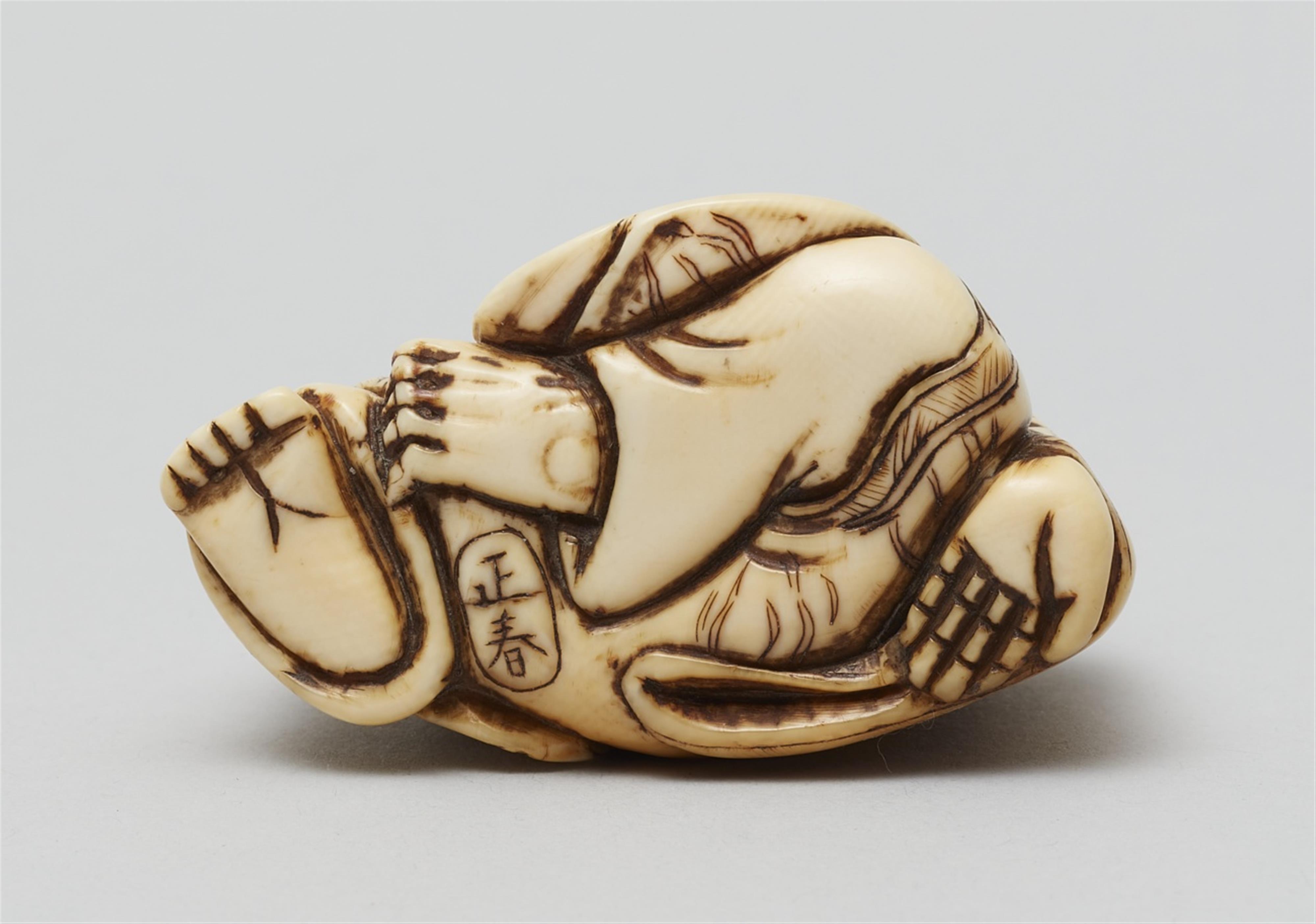 An unusually large Kyoto school ivory netsuke of Gama Sennin. Late 18th century - image-5