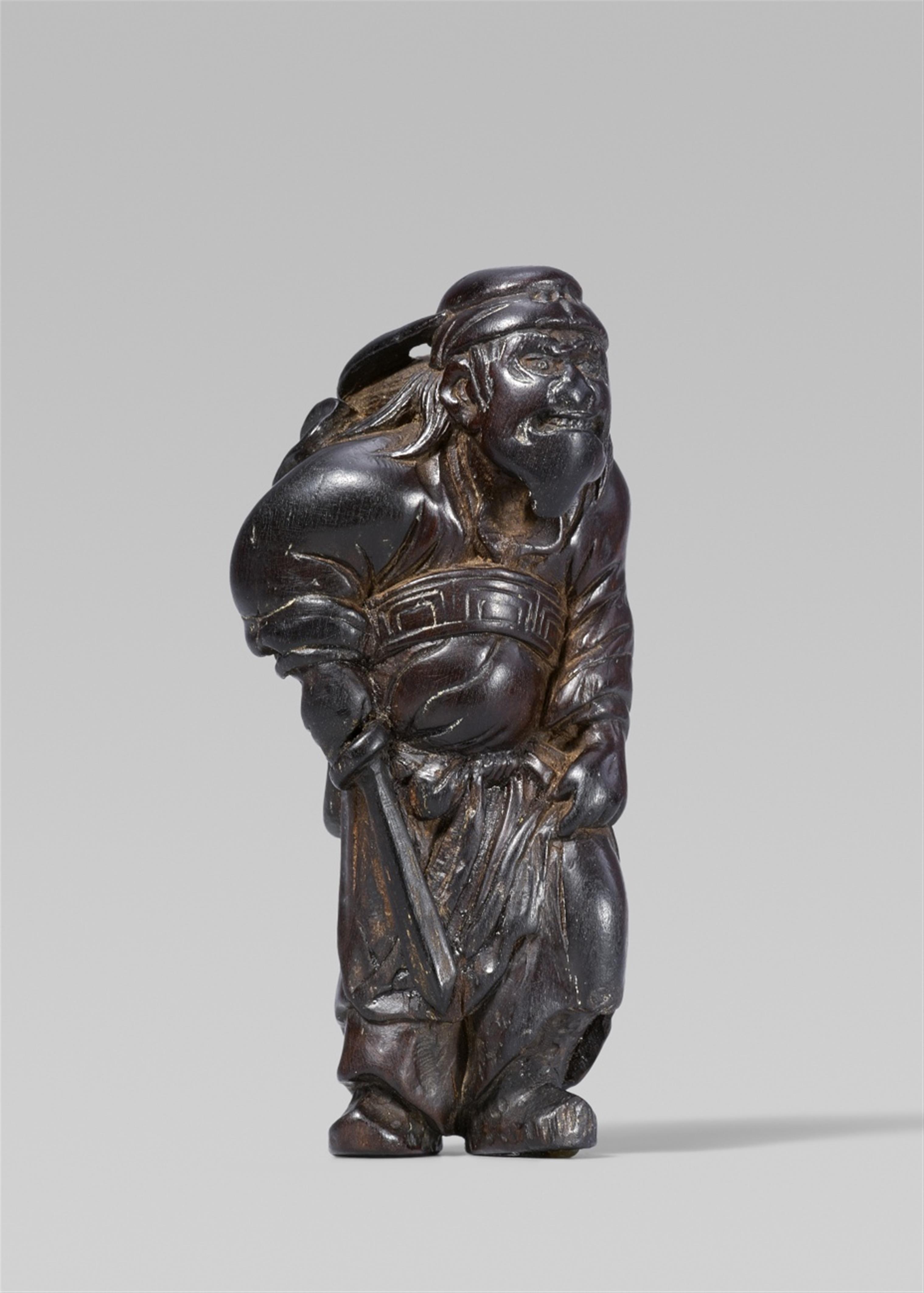 A wood netsuke of Shoki. Early 19th century - image-1