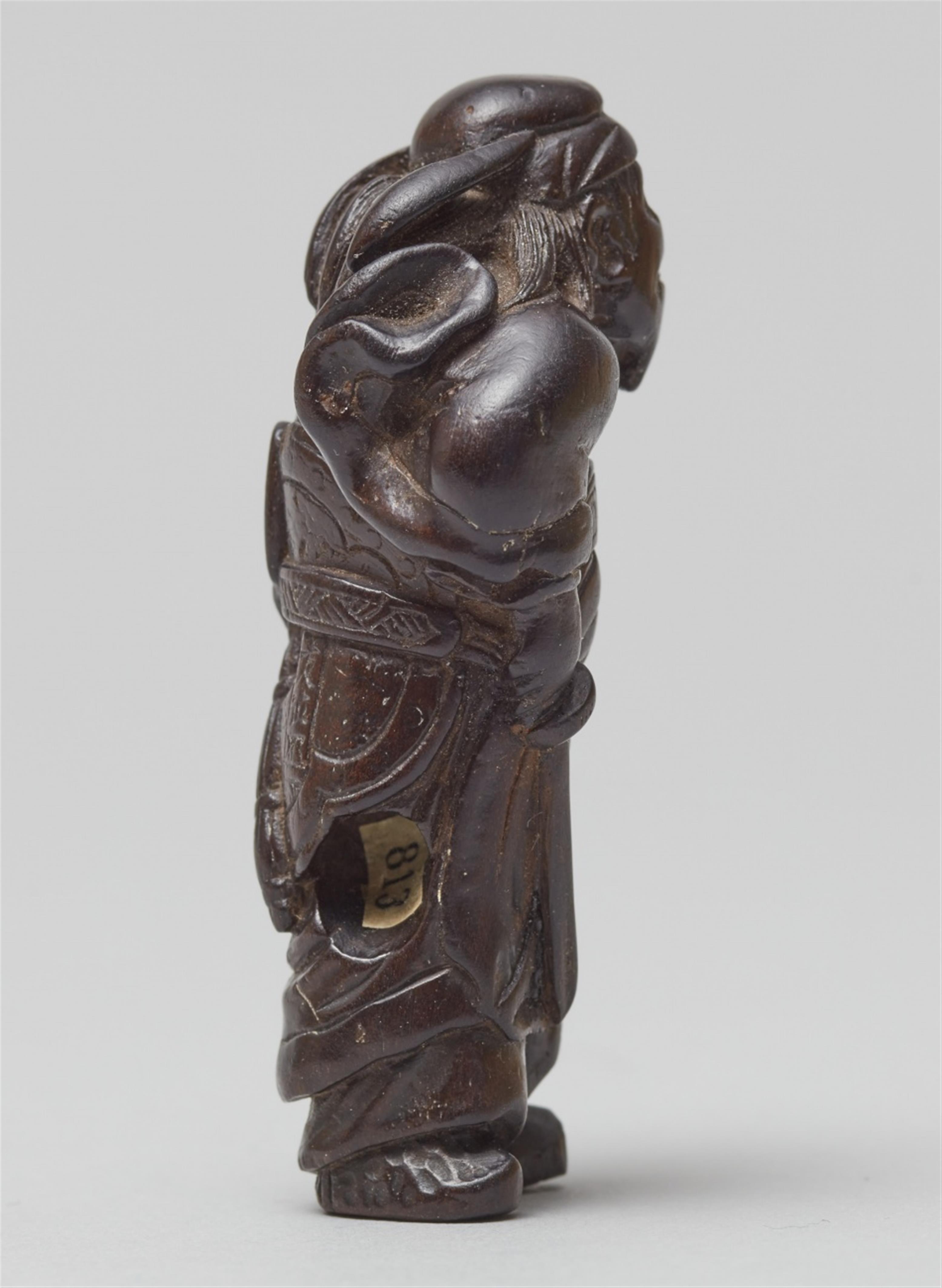 A wood netsuke of Shoki. Early 19th century - image-2