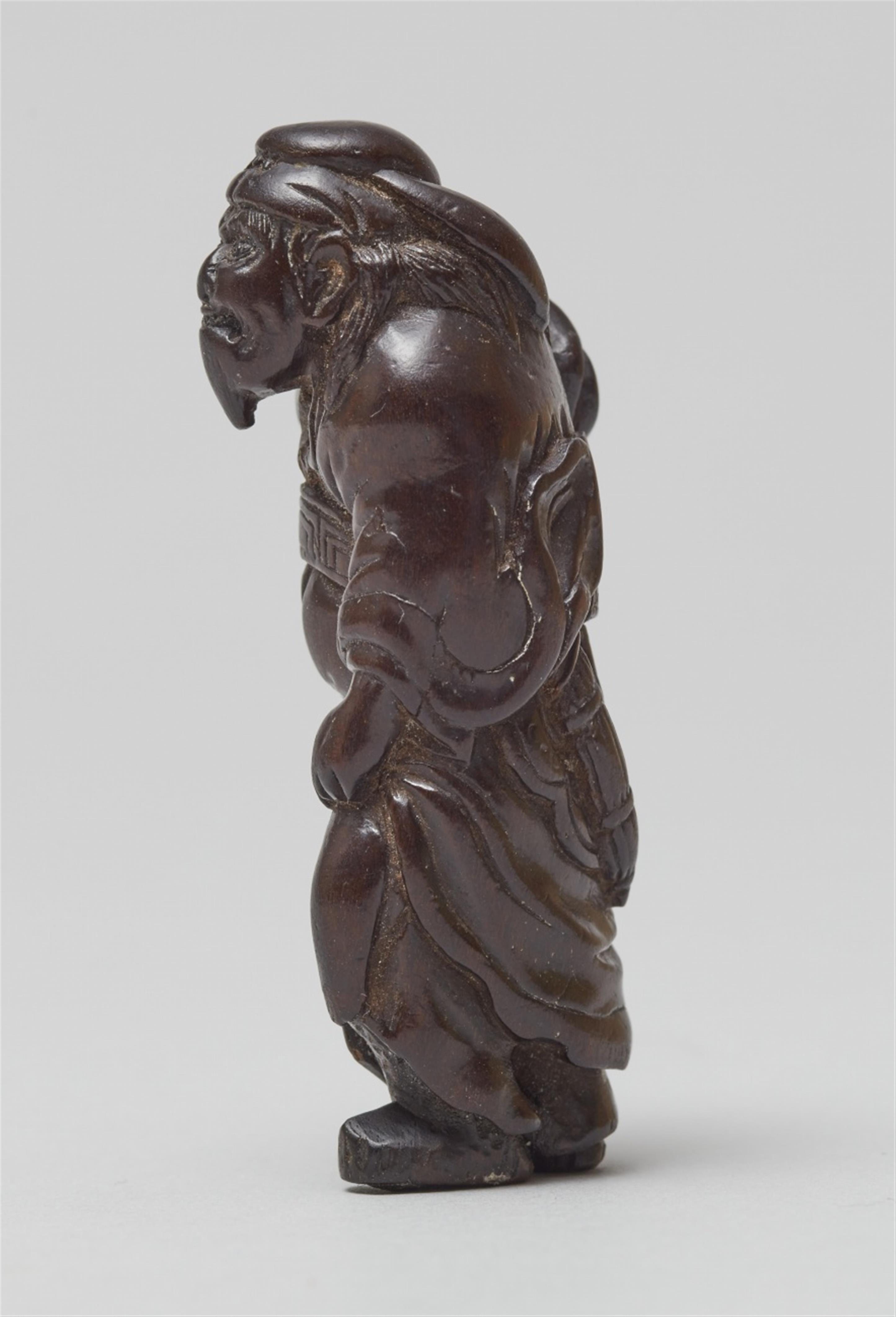 A wood netsuke of Shoki. Early 19th century - image-4