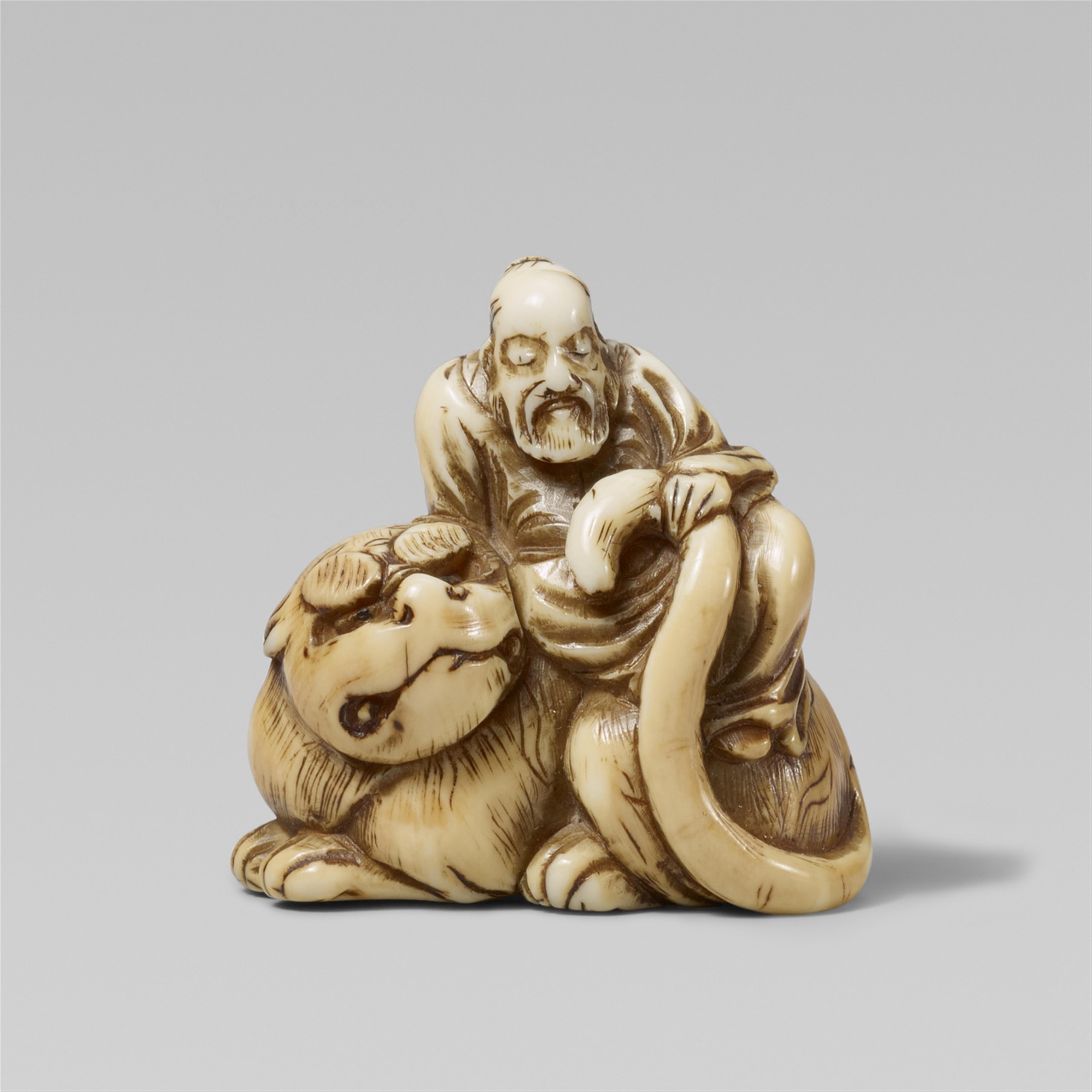 A small ivory netsuke possibly of Bunkan Zenshi. Early 19th century - image-1