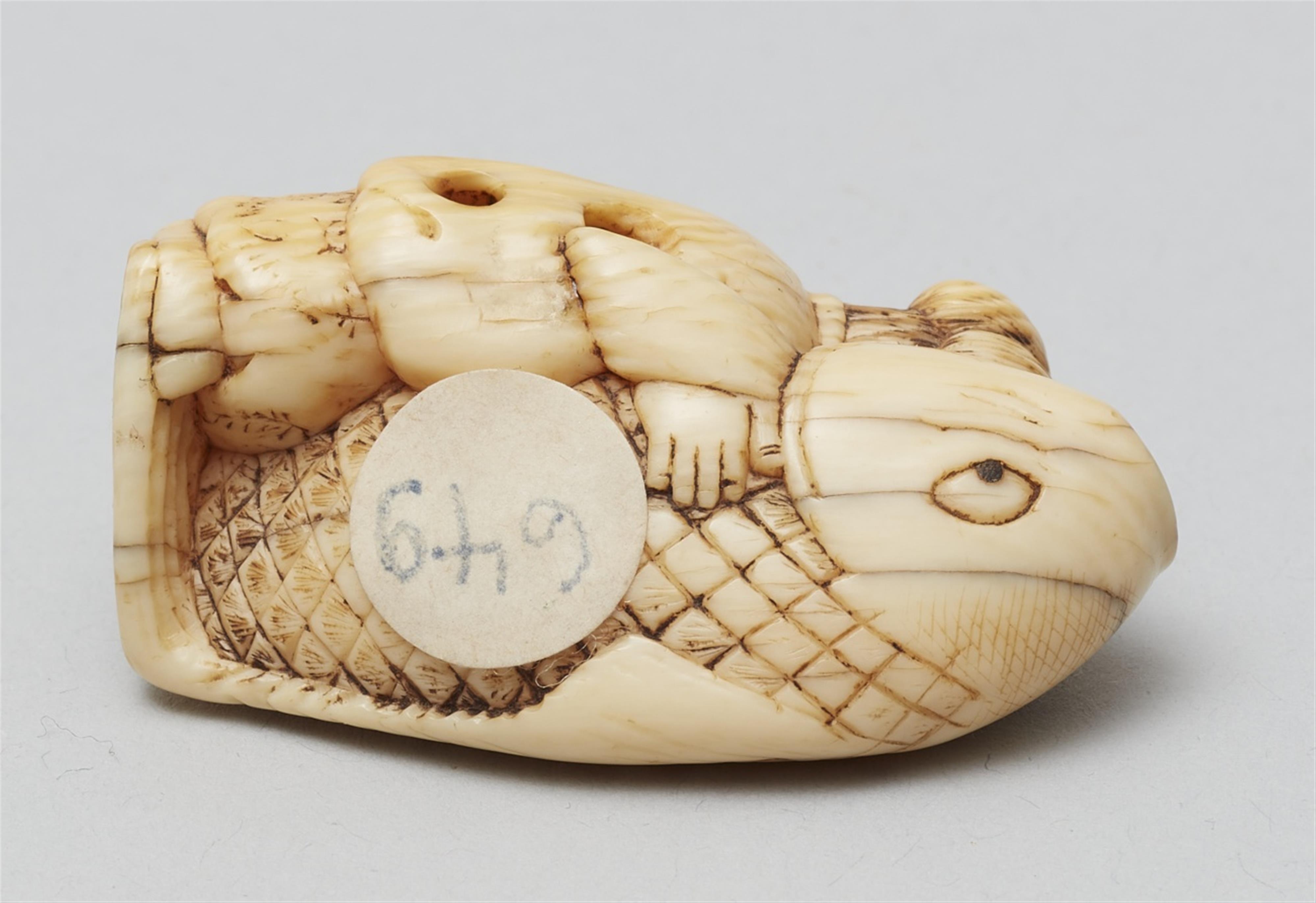 An ivory netsuke of Ushiwakamaru fighting with a giant carp. Mid-19th century - image-2