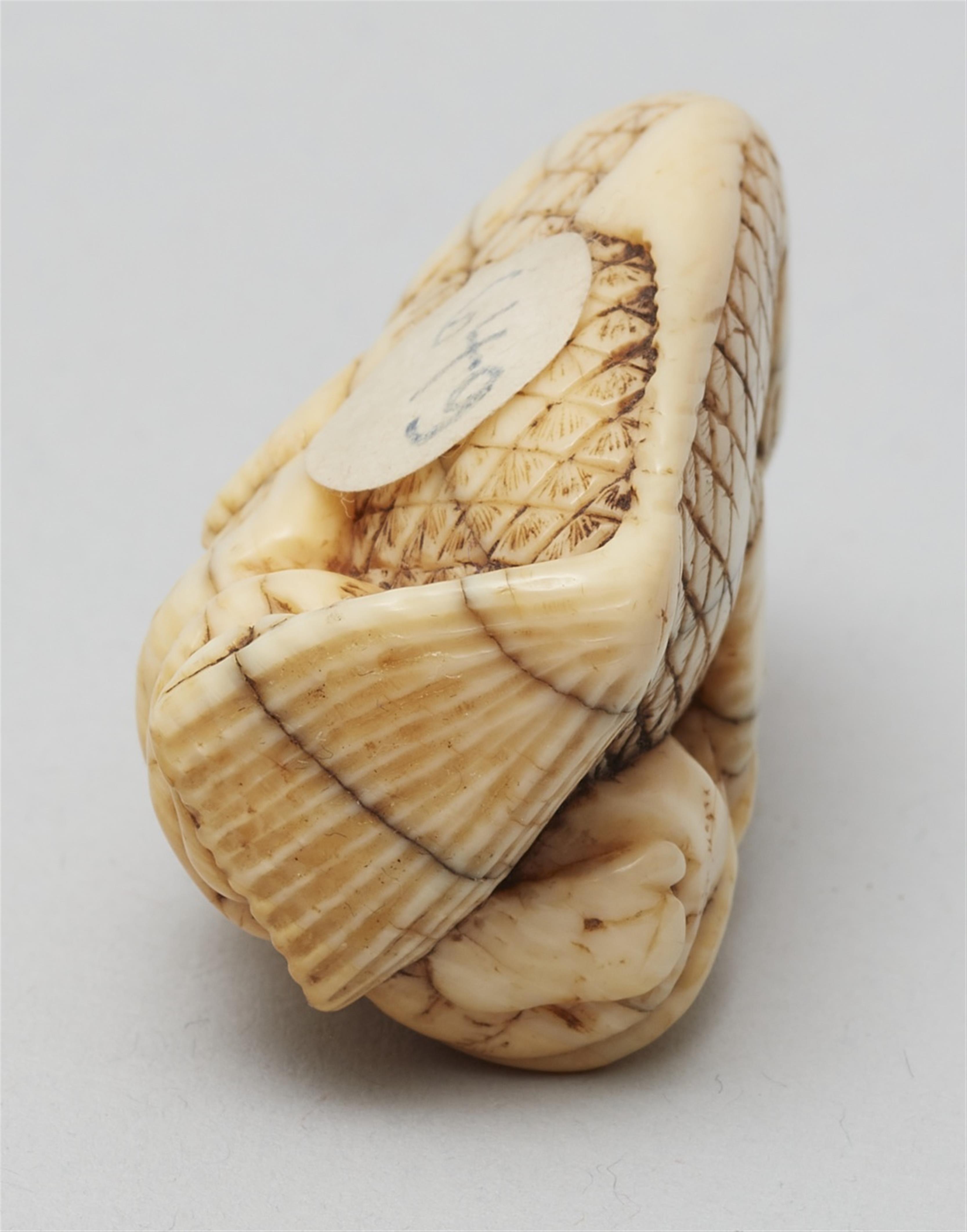 An ivory netsuke of Ushiwakamaru fighting with a giant carp. Mid-19th century - image-5