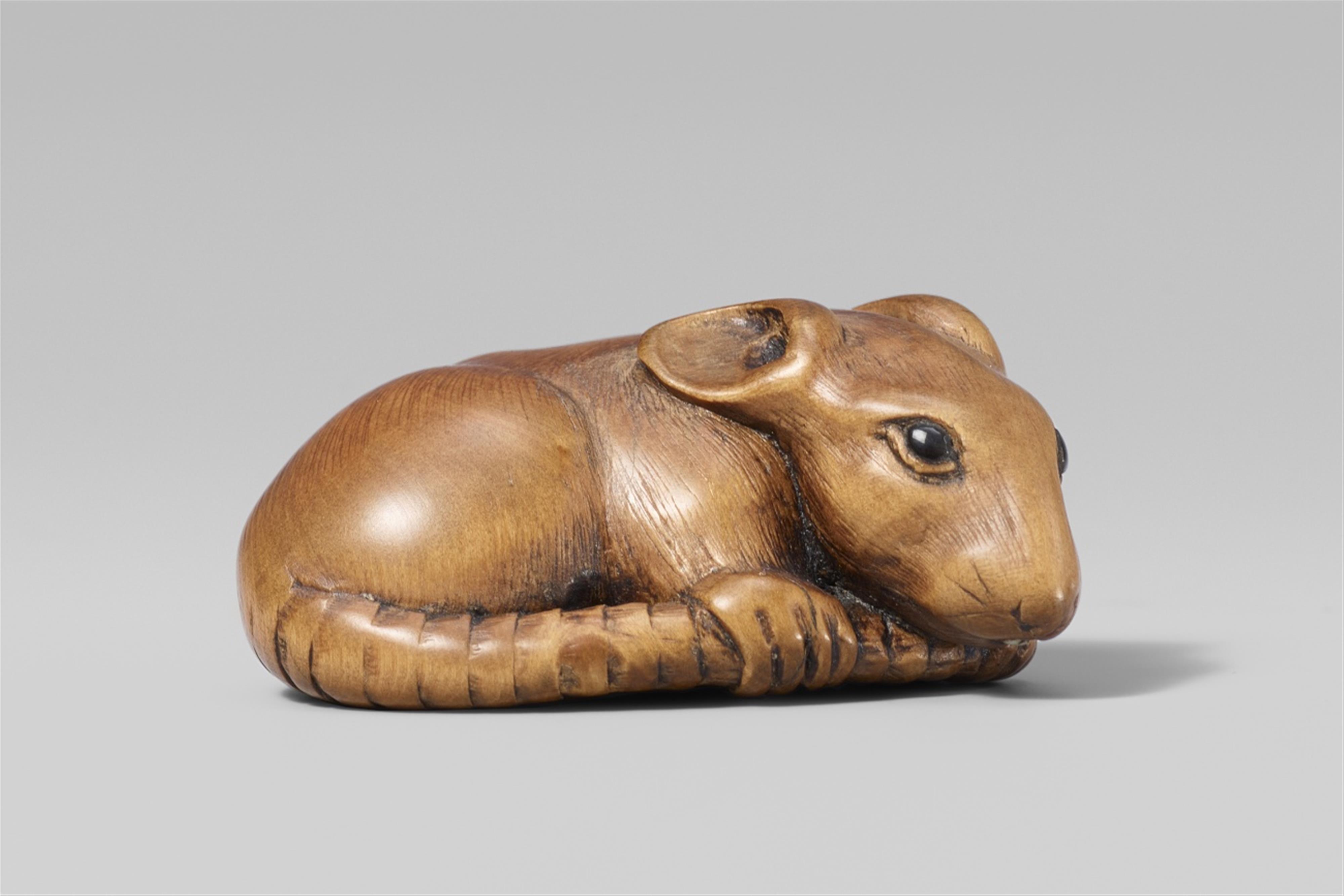 A boxwood netsuke of a large rat. Second half 19th century - image-1