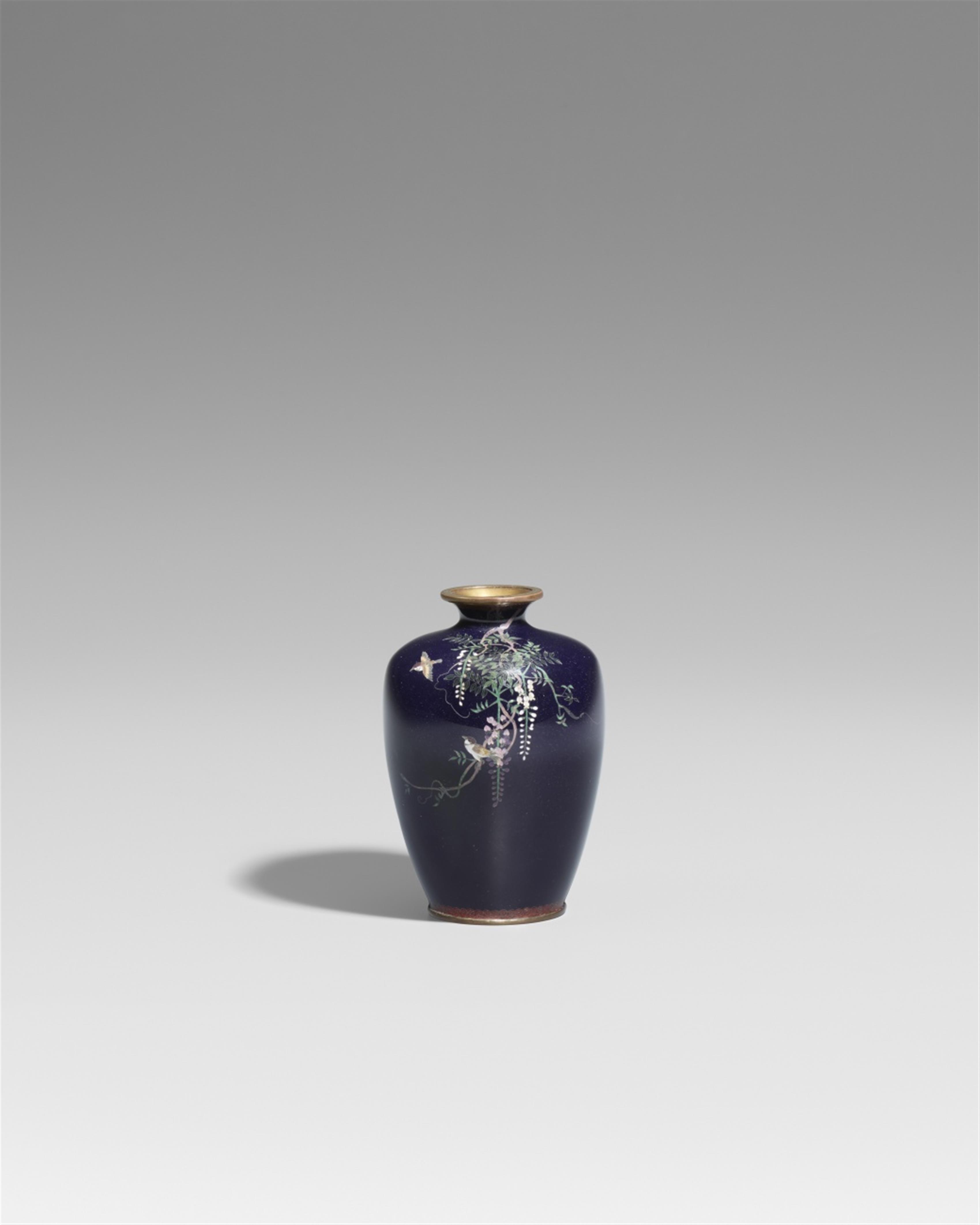 A small cloisonné enamel vase. Late 19th century - image-1