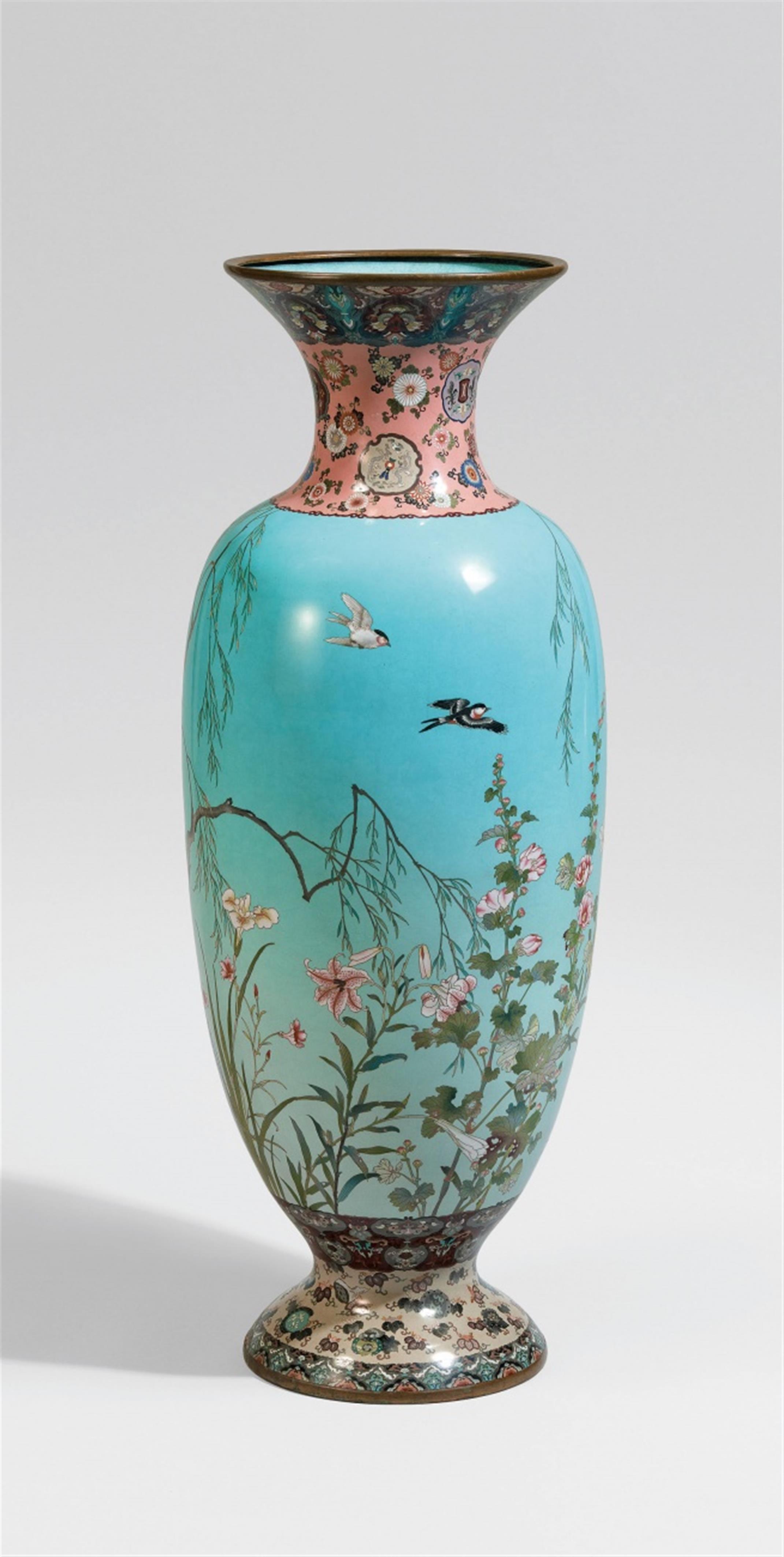 A very large cloisonné enamel vase. Late 19th century - image-1