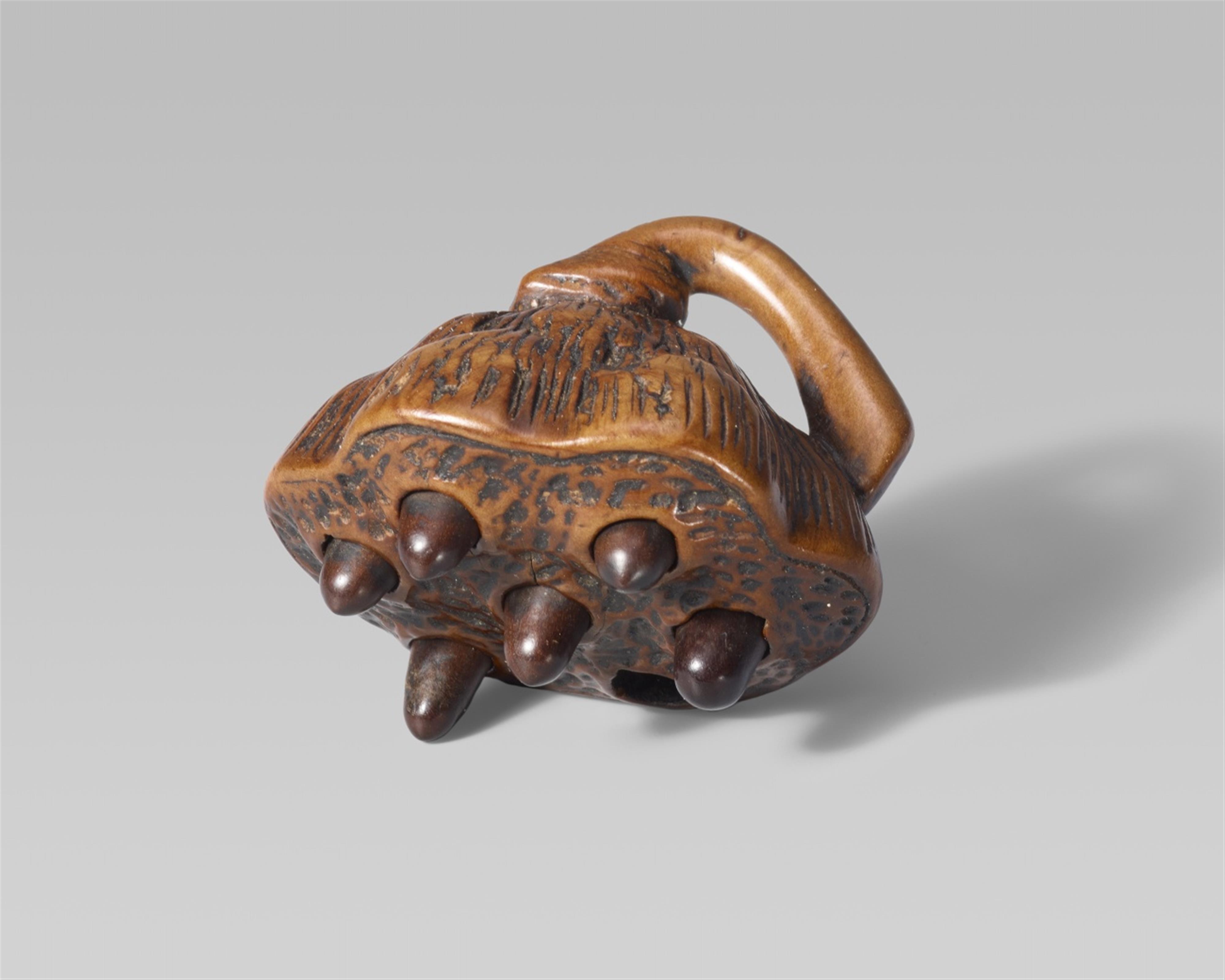 A boxwood netsuke of a lotus pod. 19th century - image-1