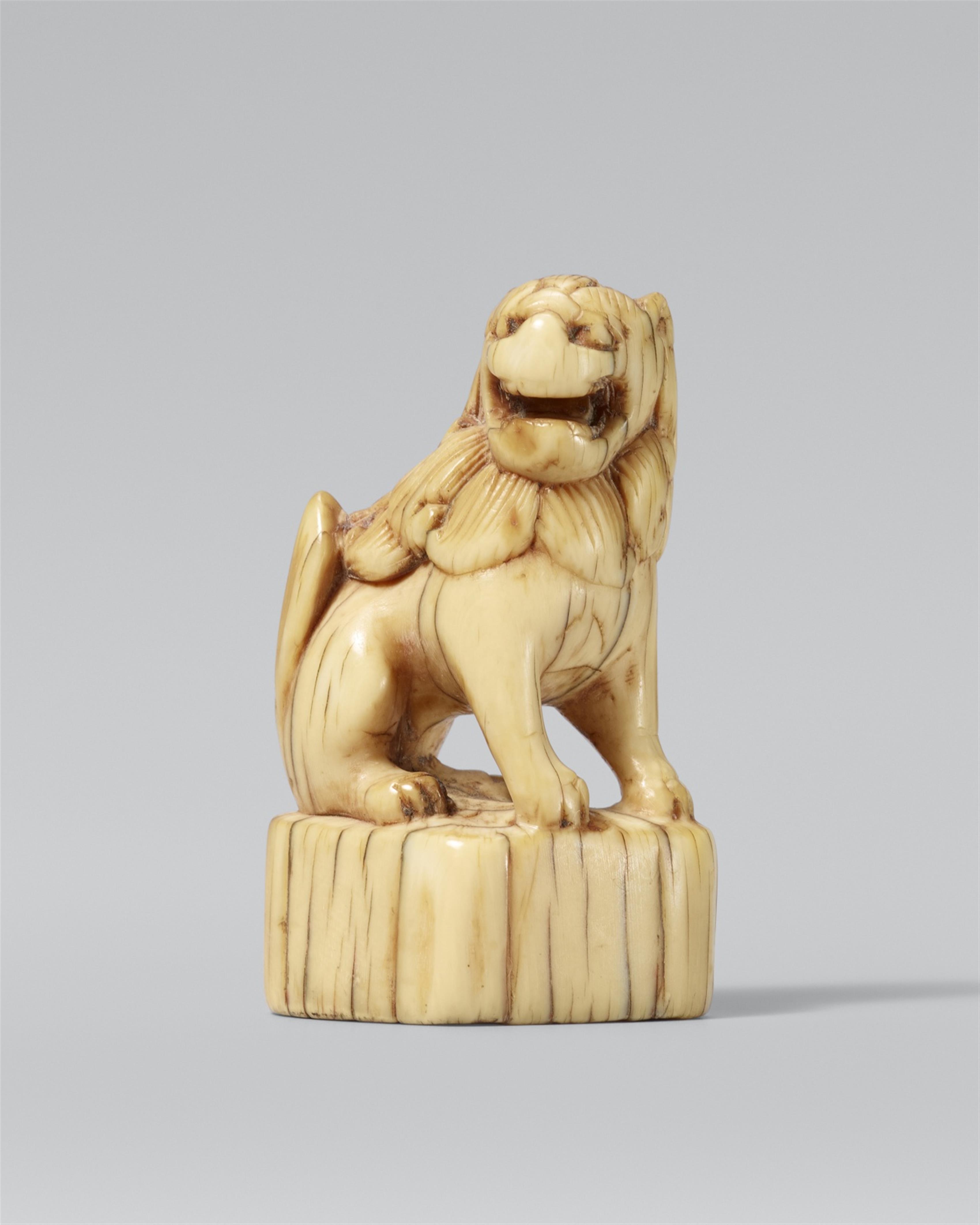 Seal netsuke. Ivory. 18th century - image-1