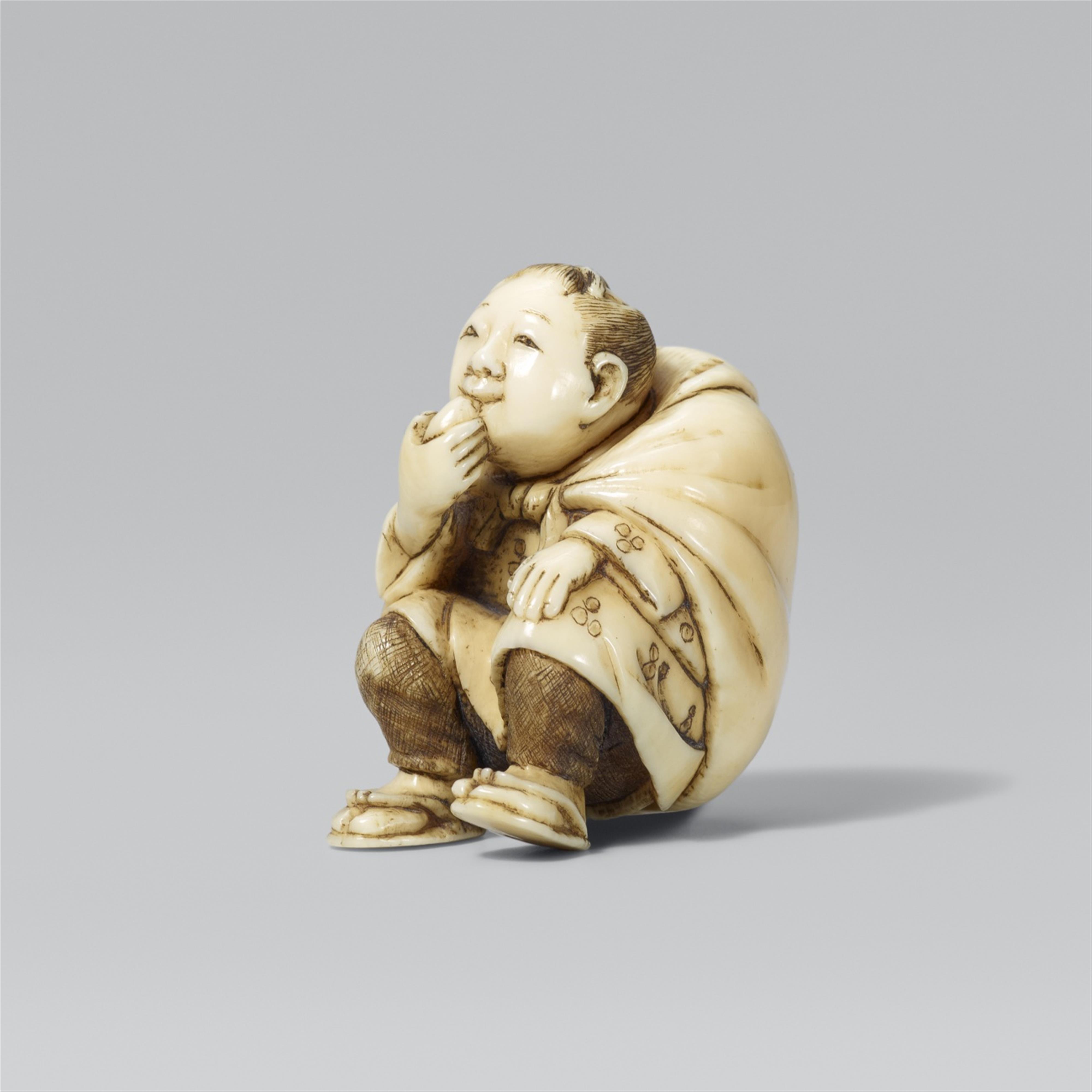 Boy with a sack. Ivory. Late 19th century - image-1