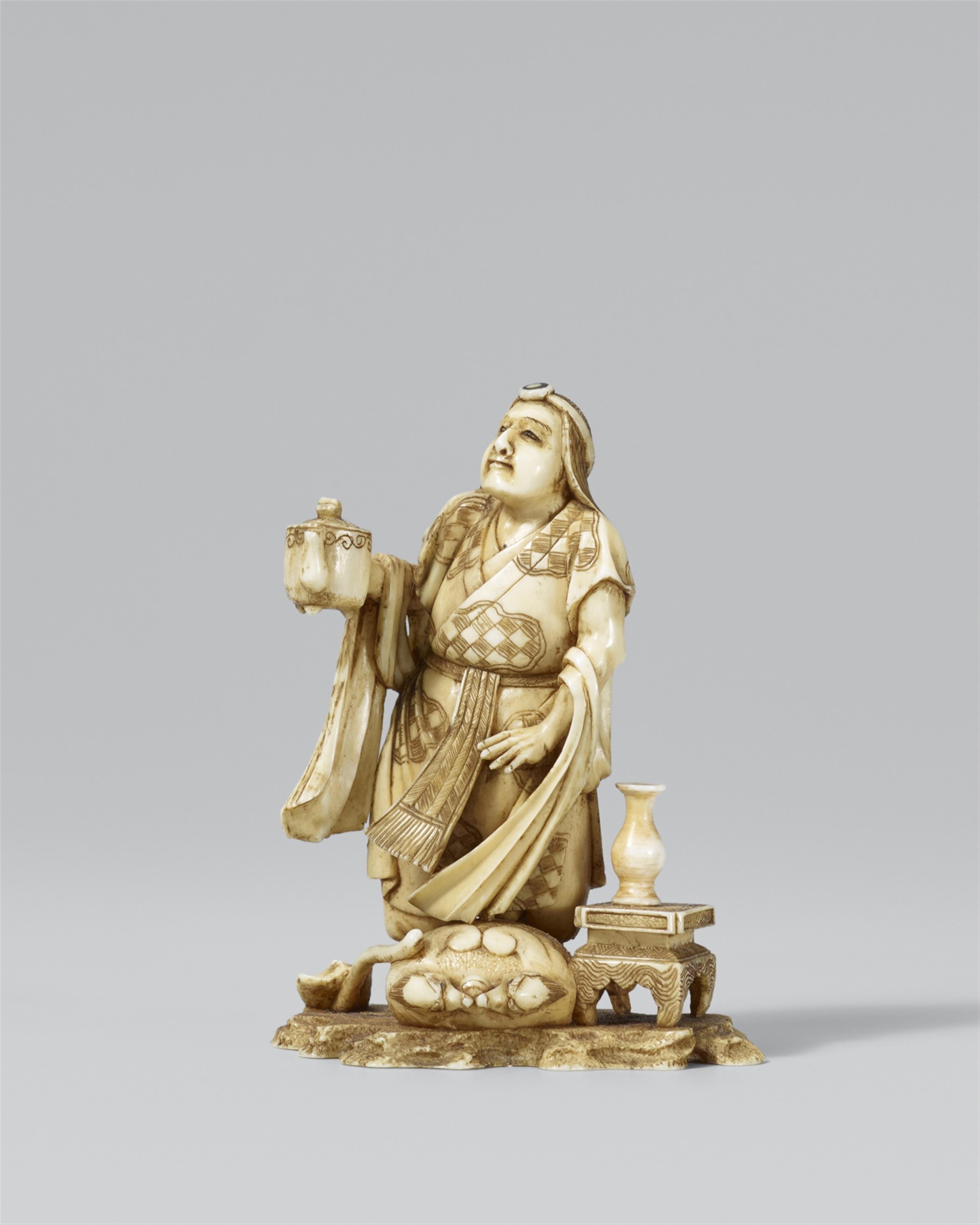 Man with a jug. Ivory. Late 19th century - image-1