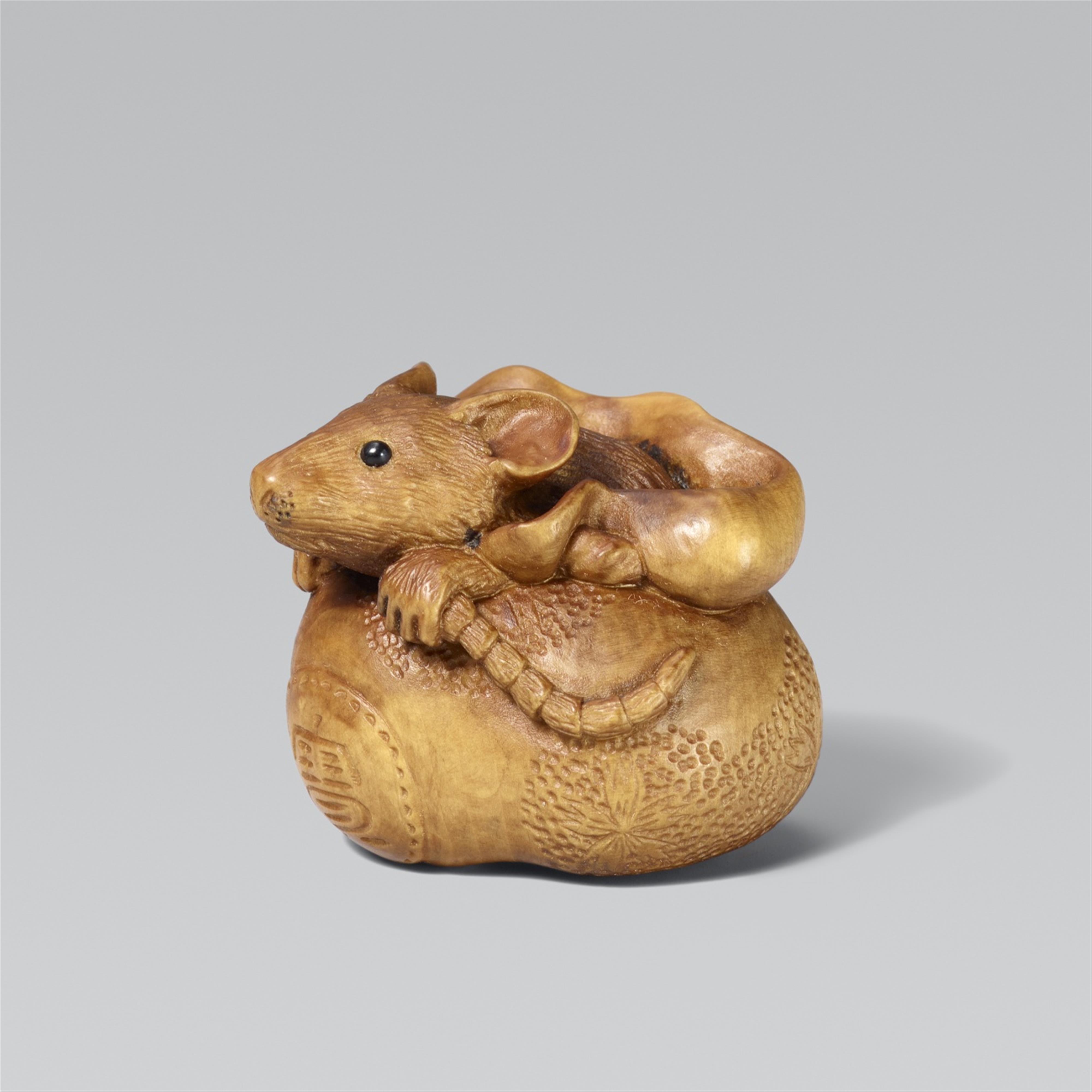 A boxwood netsuke of a rat in a bag by Alexander Derkachenko - image-1