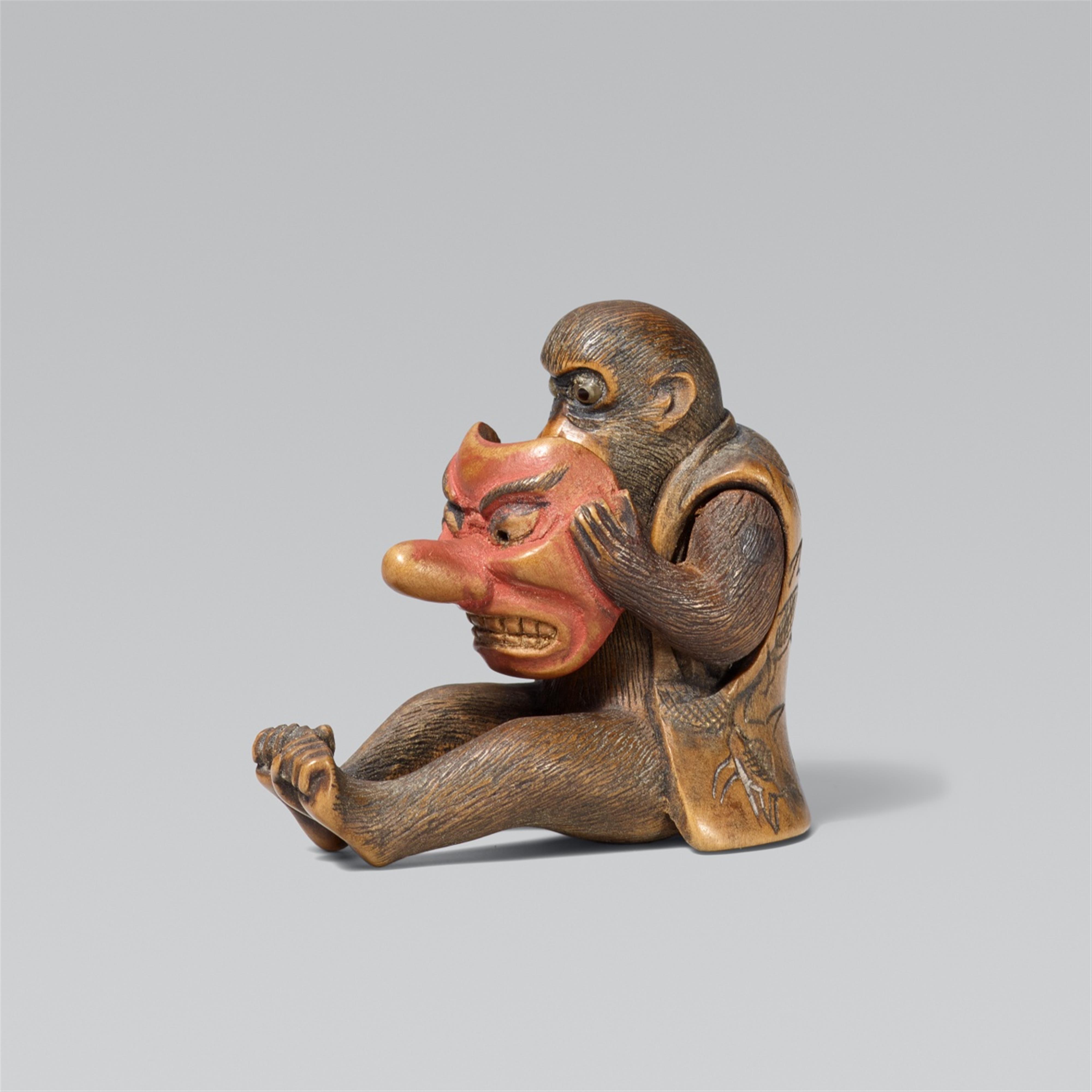 Monkey with a mask. Boxwood. Second half 19th century  - image-1