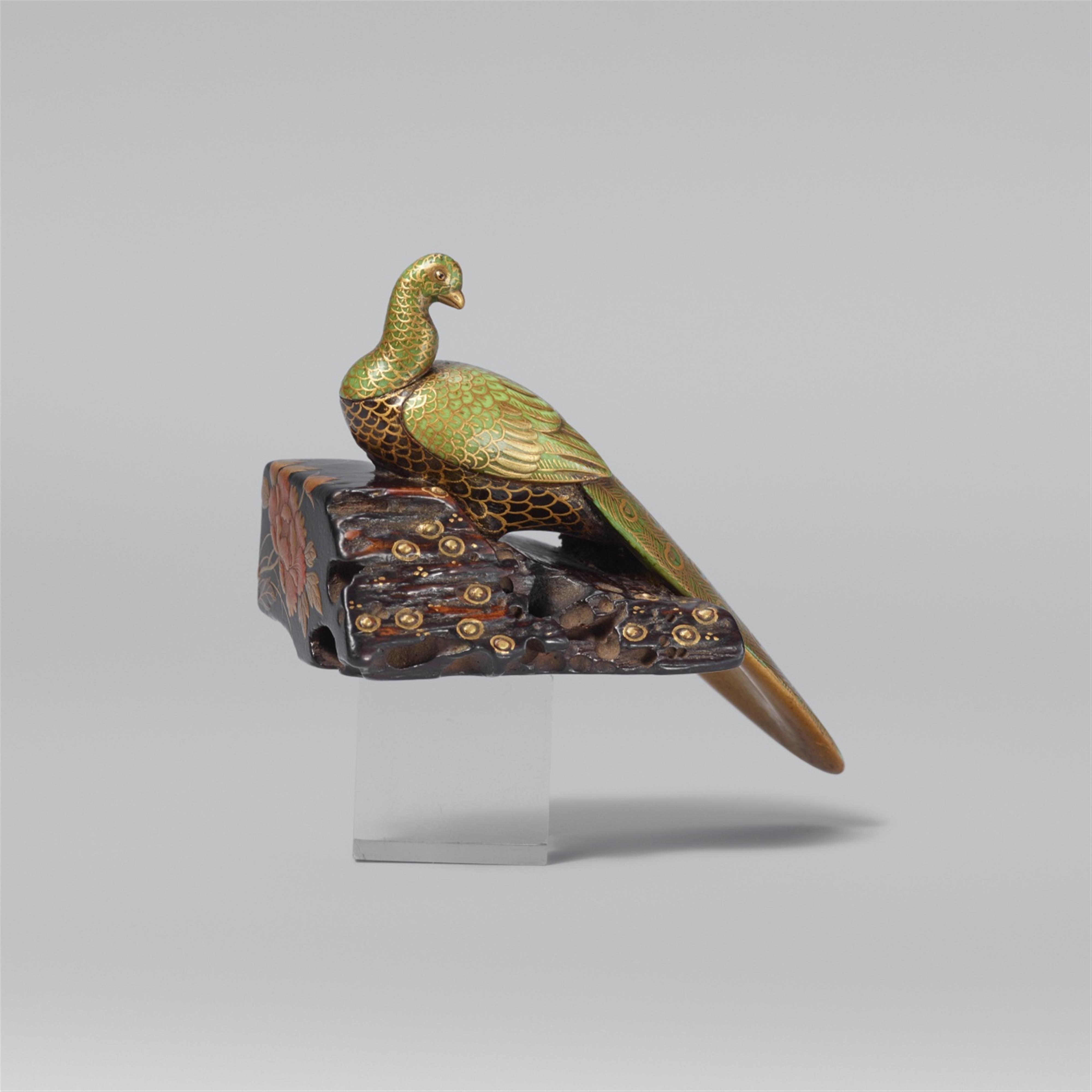 A peack on rocks. Wood and lacquer - image-1