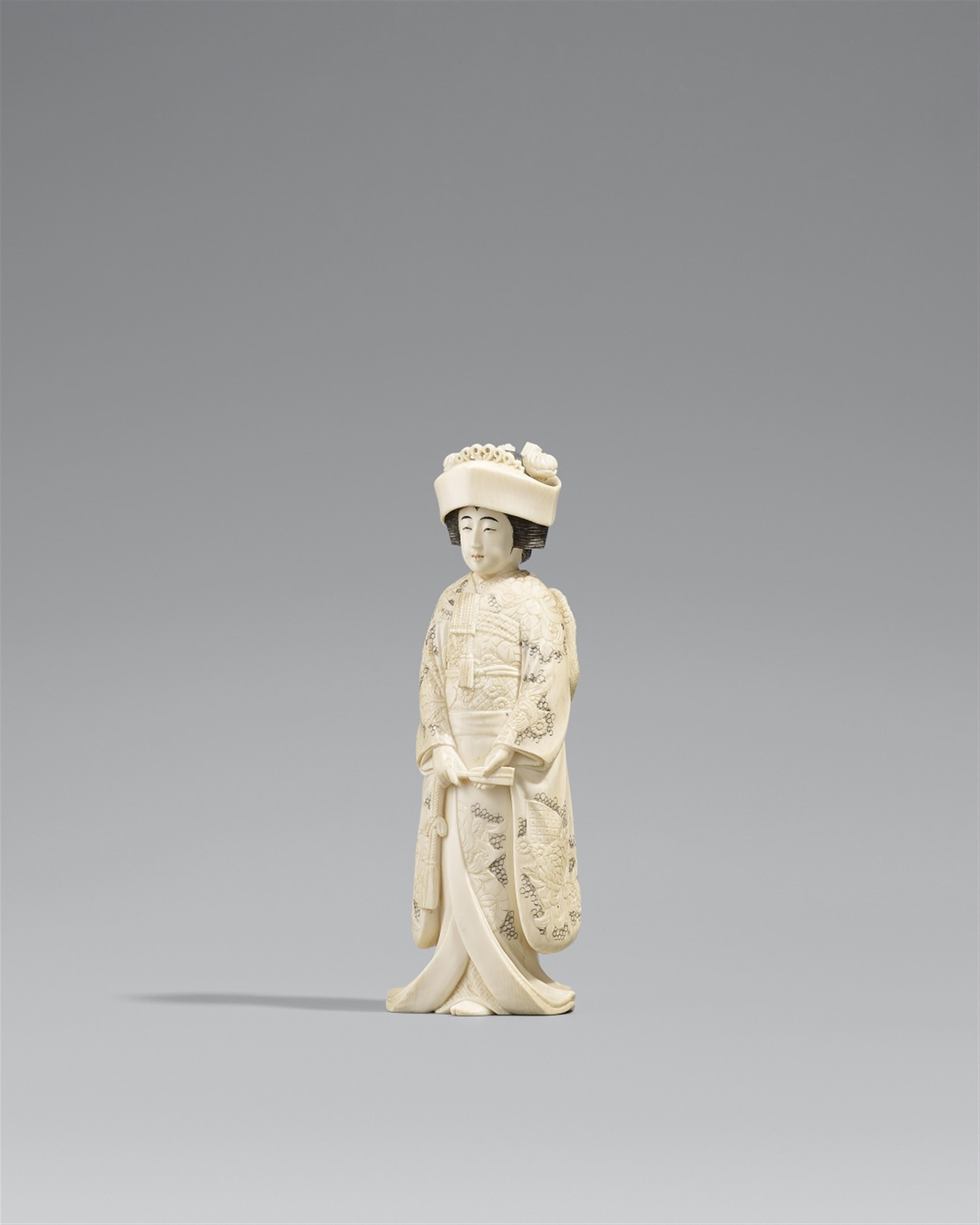 An ivory okimono of a young bride. Early 20th century - image-1