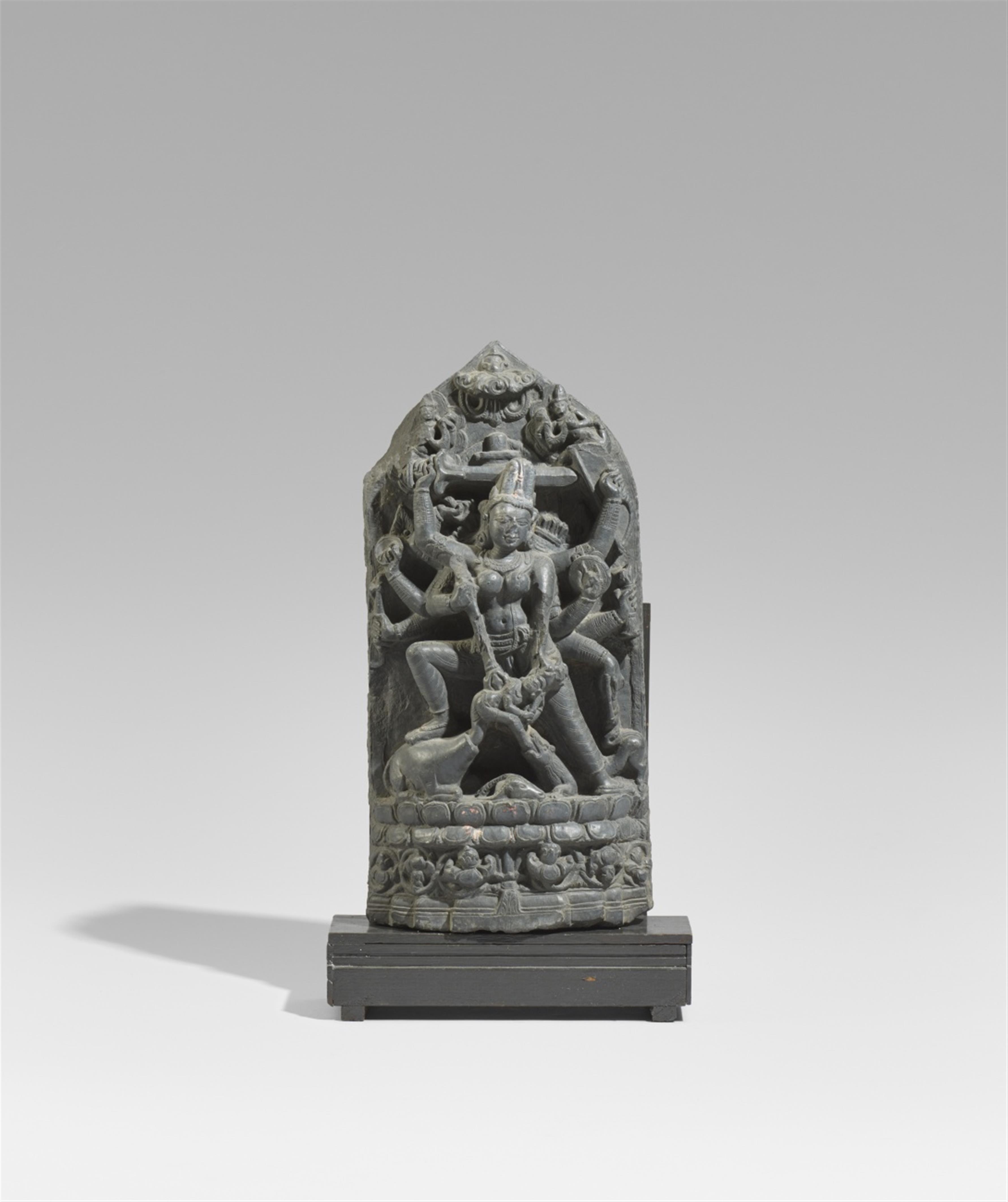 A Pala black chlorite stele of Durga Mahishasuramardini. Northeastern India. 11th/12th century - image-1