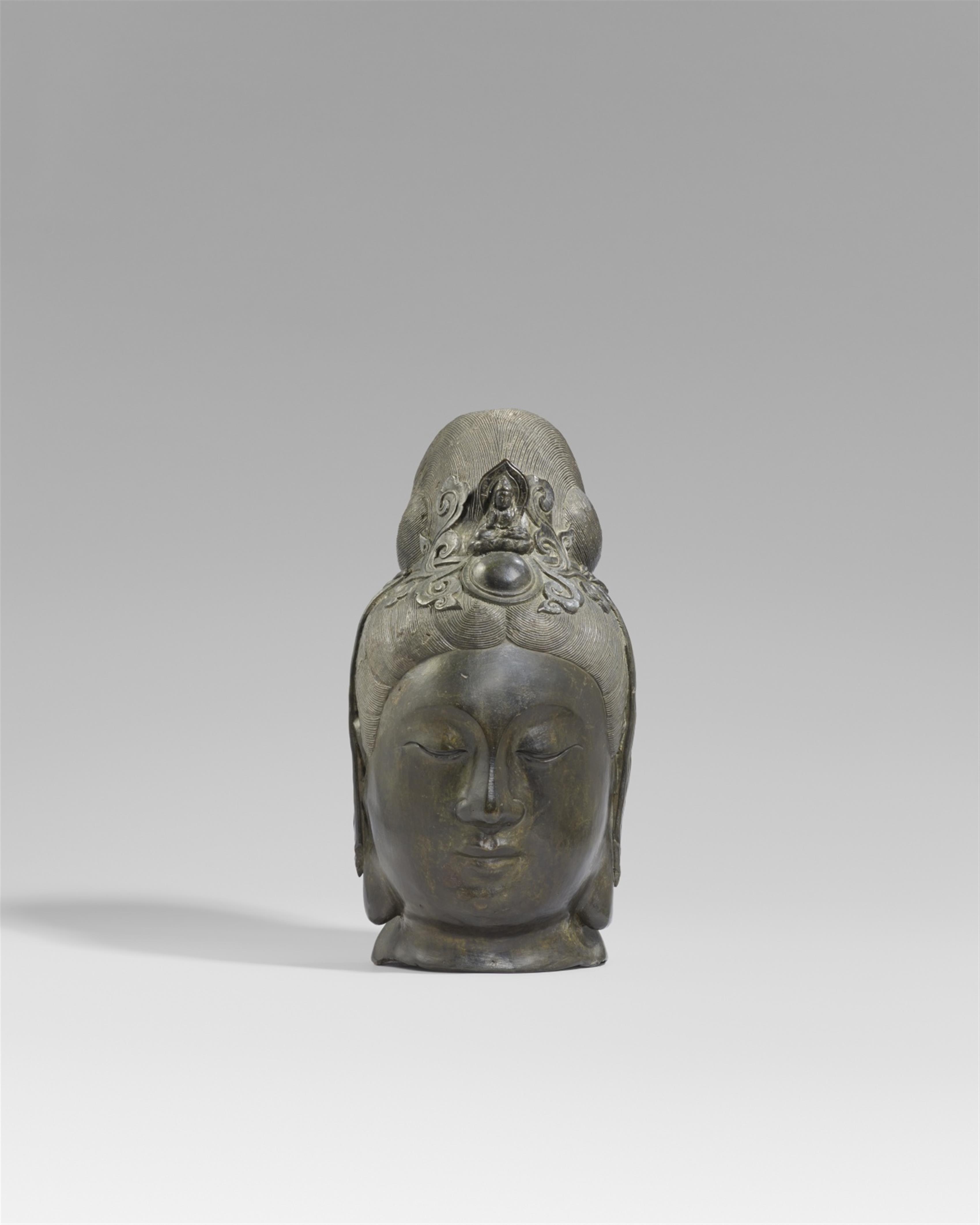 Großer Kopf eines Guanyin. Bronze. Um 1900 - image-1