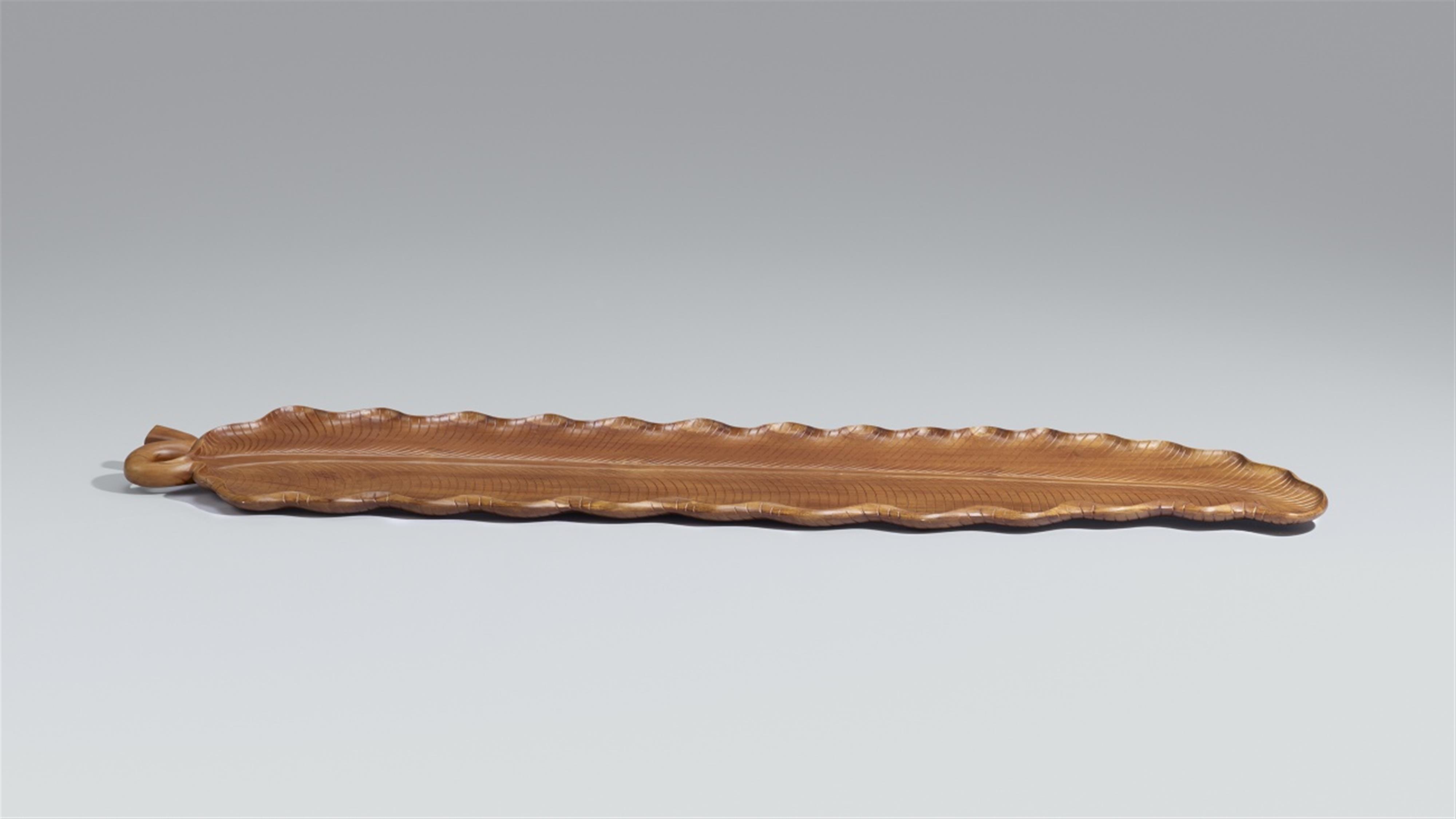 A long wood tray. 20th century - image-1