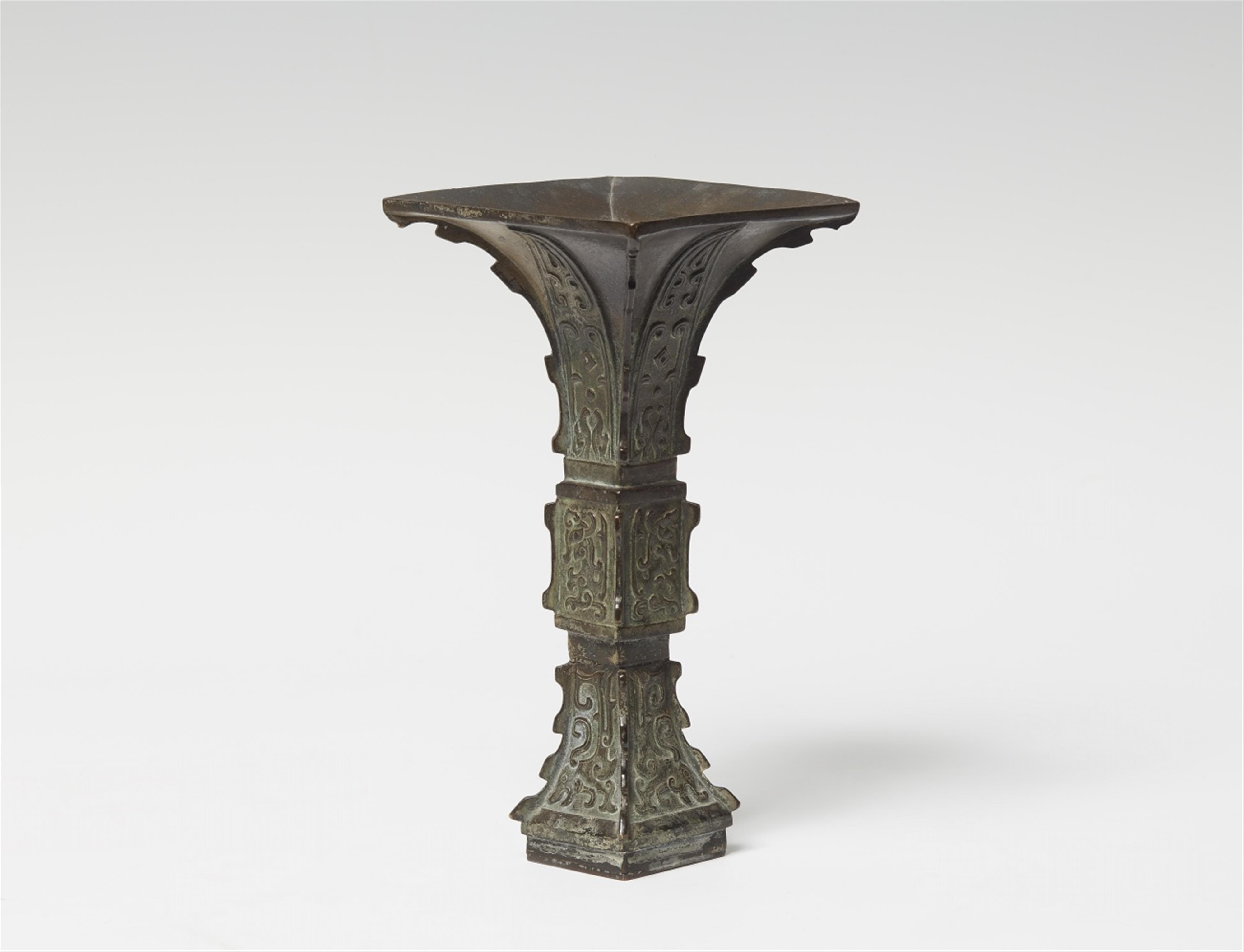Viereckige Vase. Bronze. Frankreich. Ca. 1920/1930 - image-1