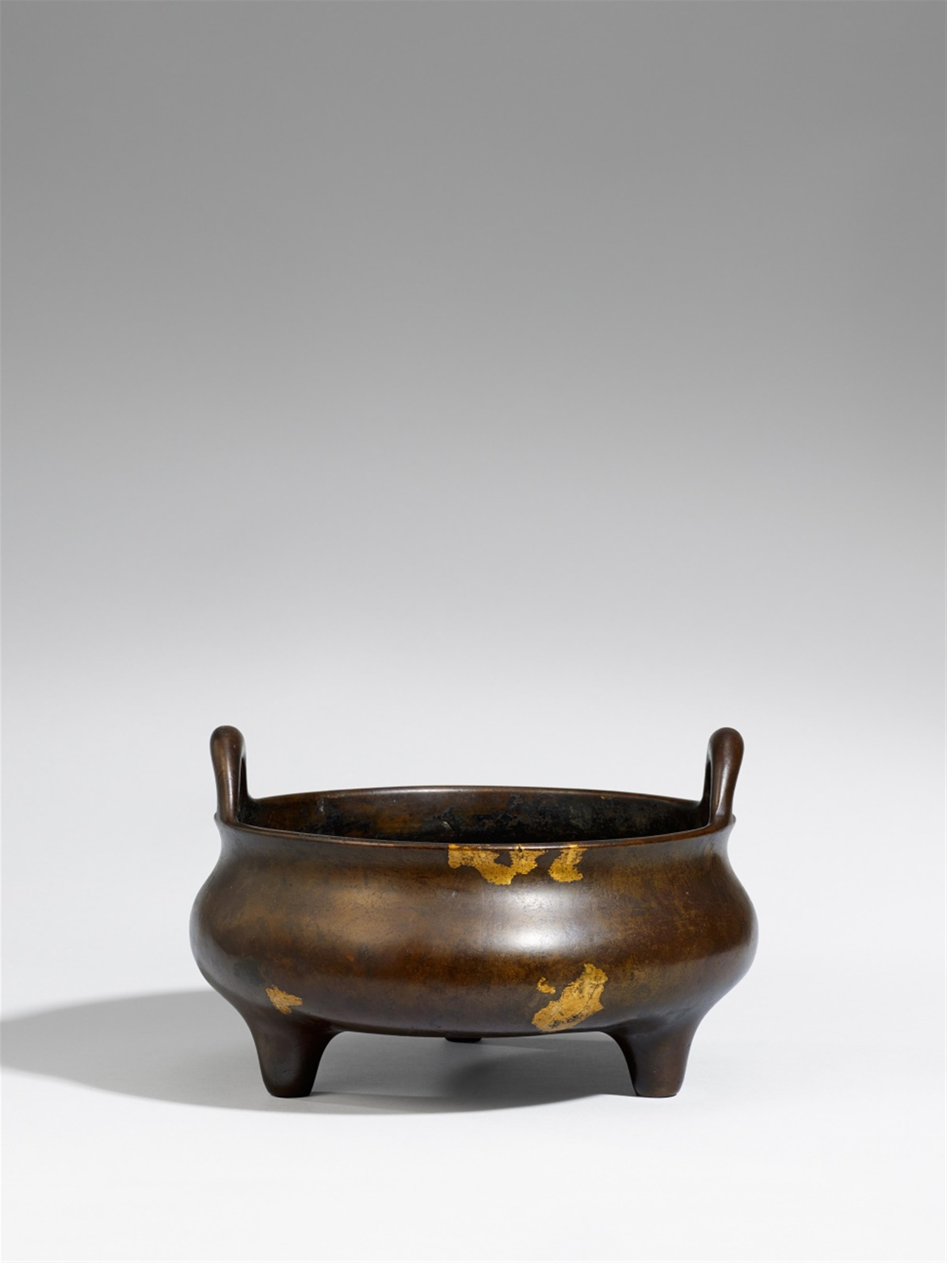 A gold-splash bronze incense burner. 16th/17th century - image-2