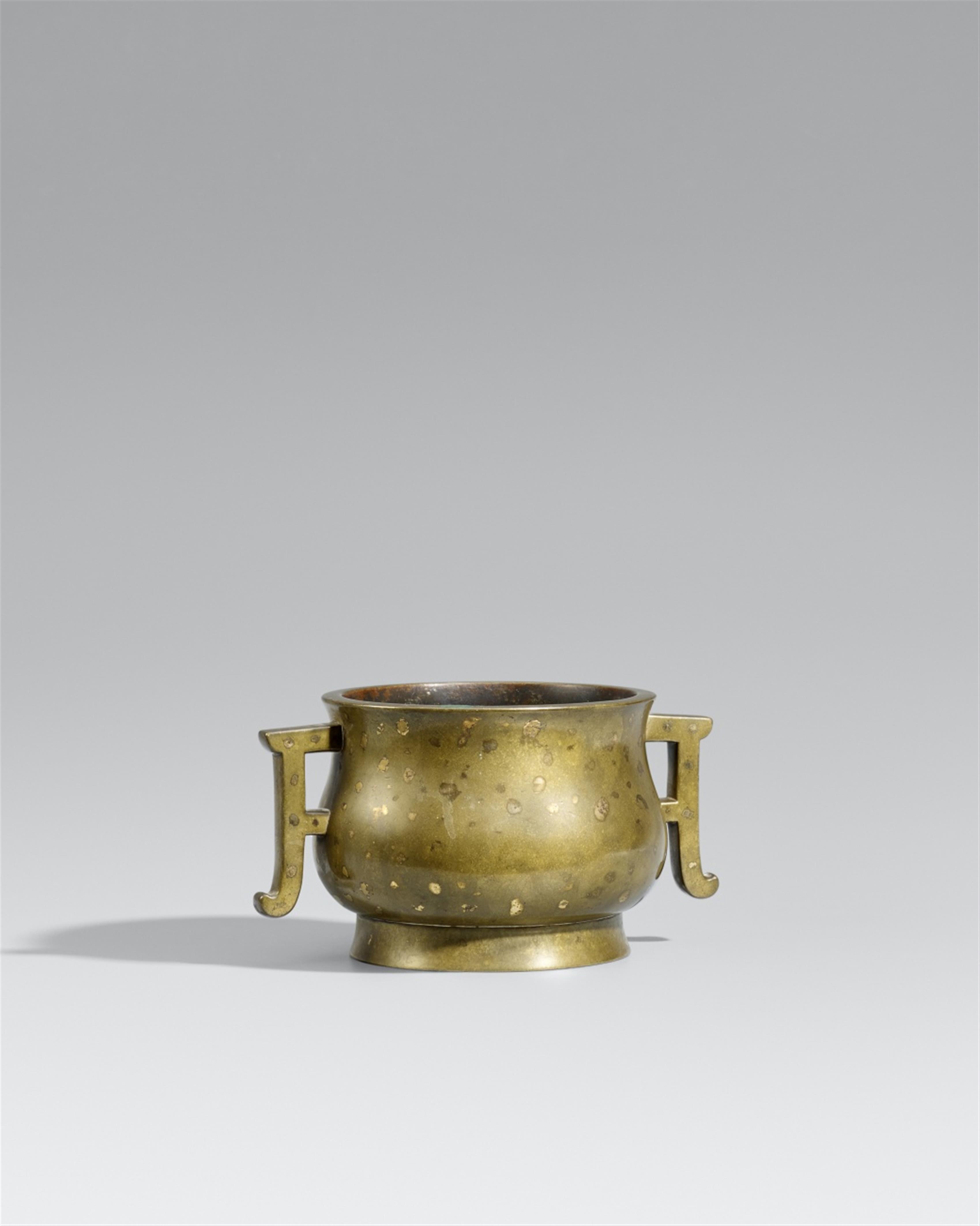 A gold-splashed bronze incense burner. Late Ming/Qing dynasty - image-1