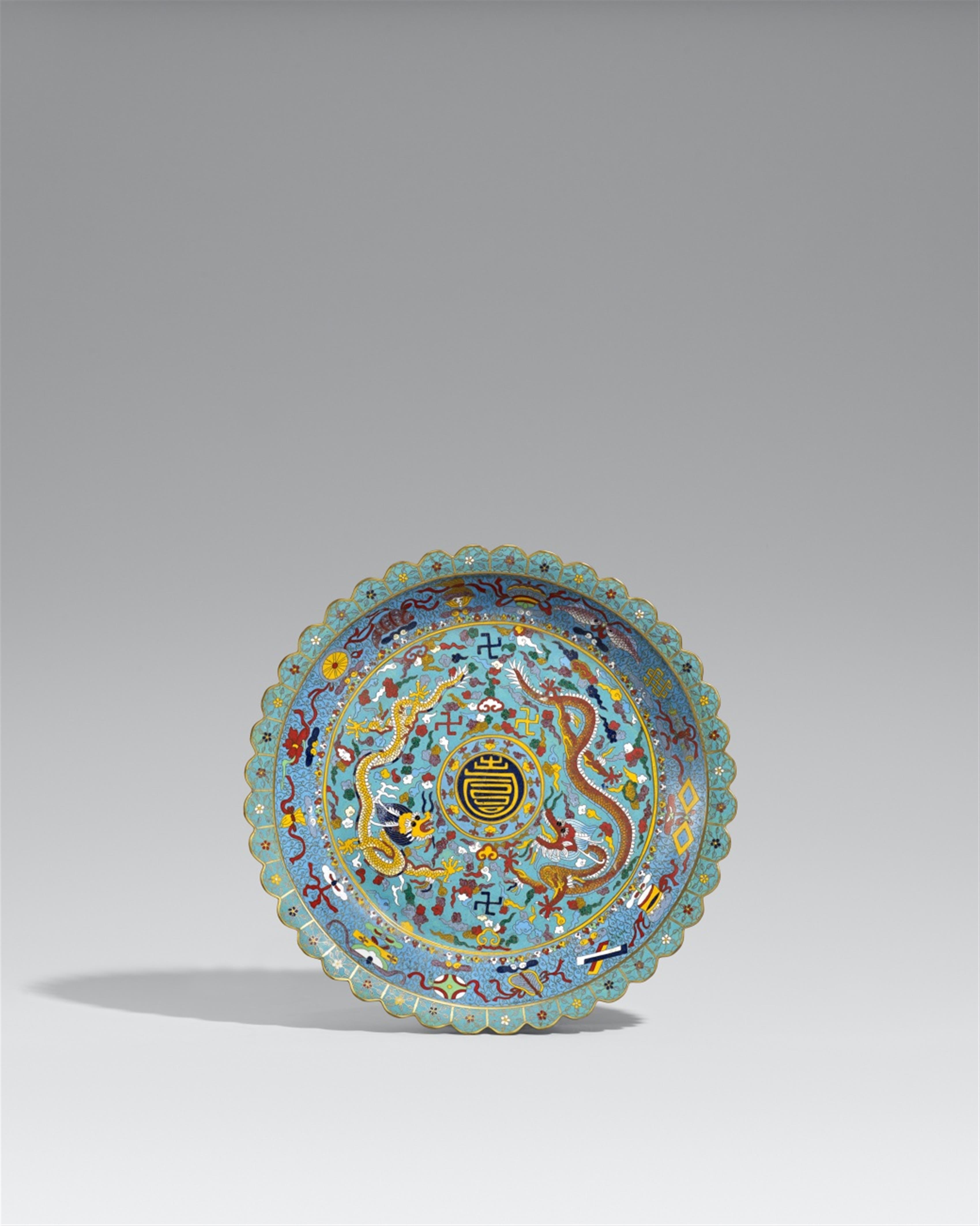 A deep cloisonné enamel plate. Late 19th century - image-1