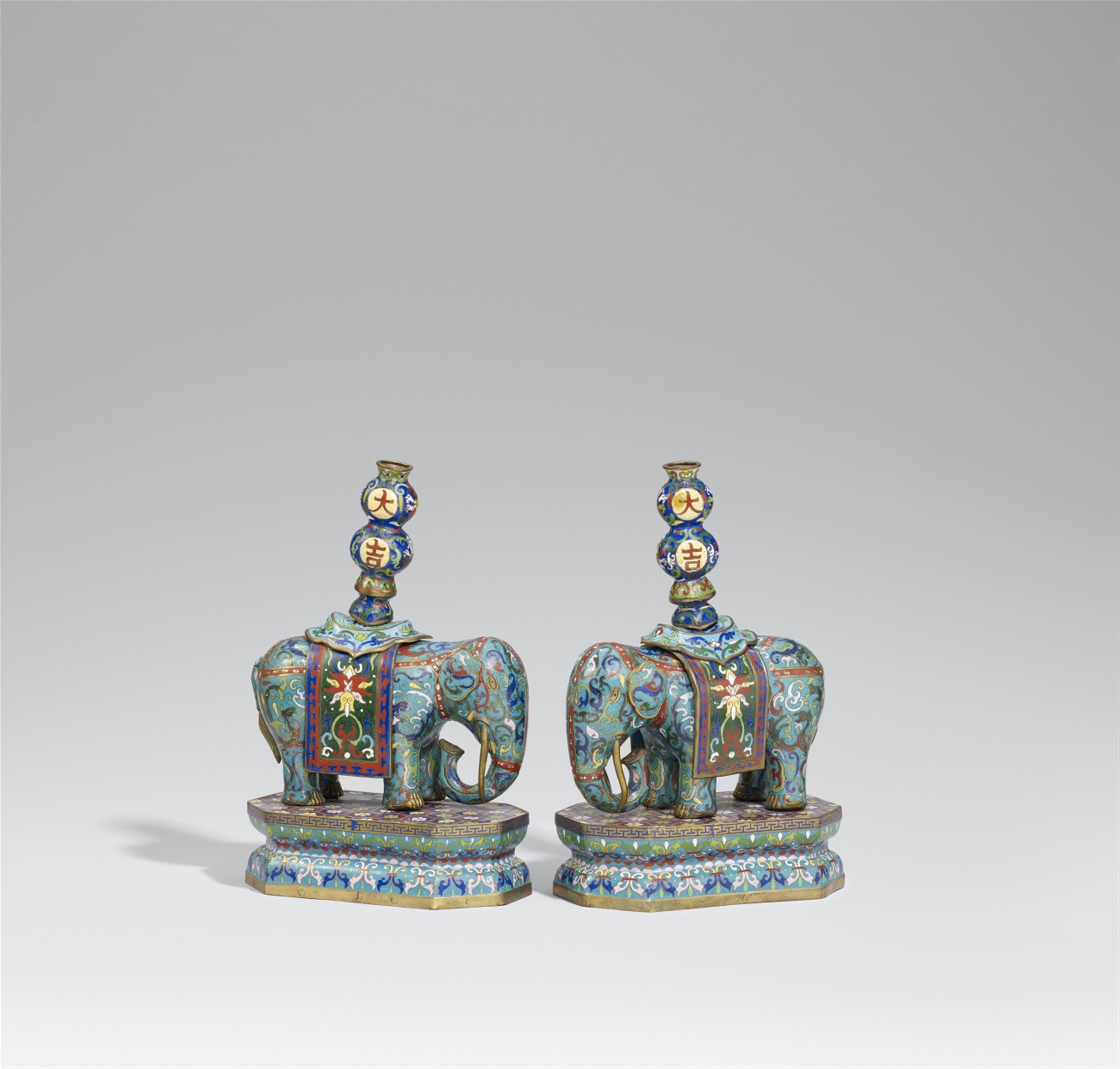 A pair of cloisonné enamel elephants. 20th century - image-1