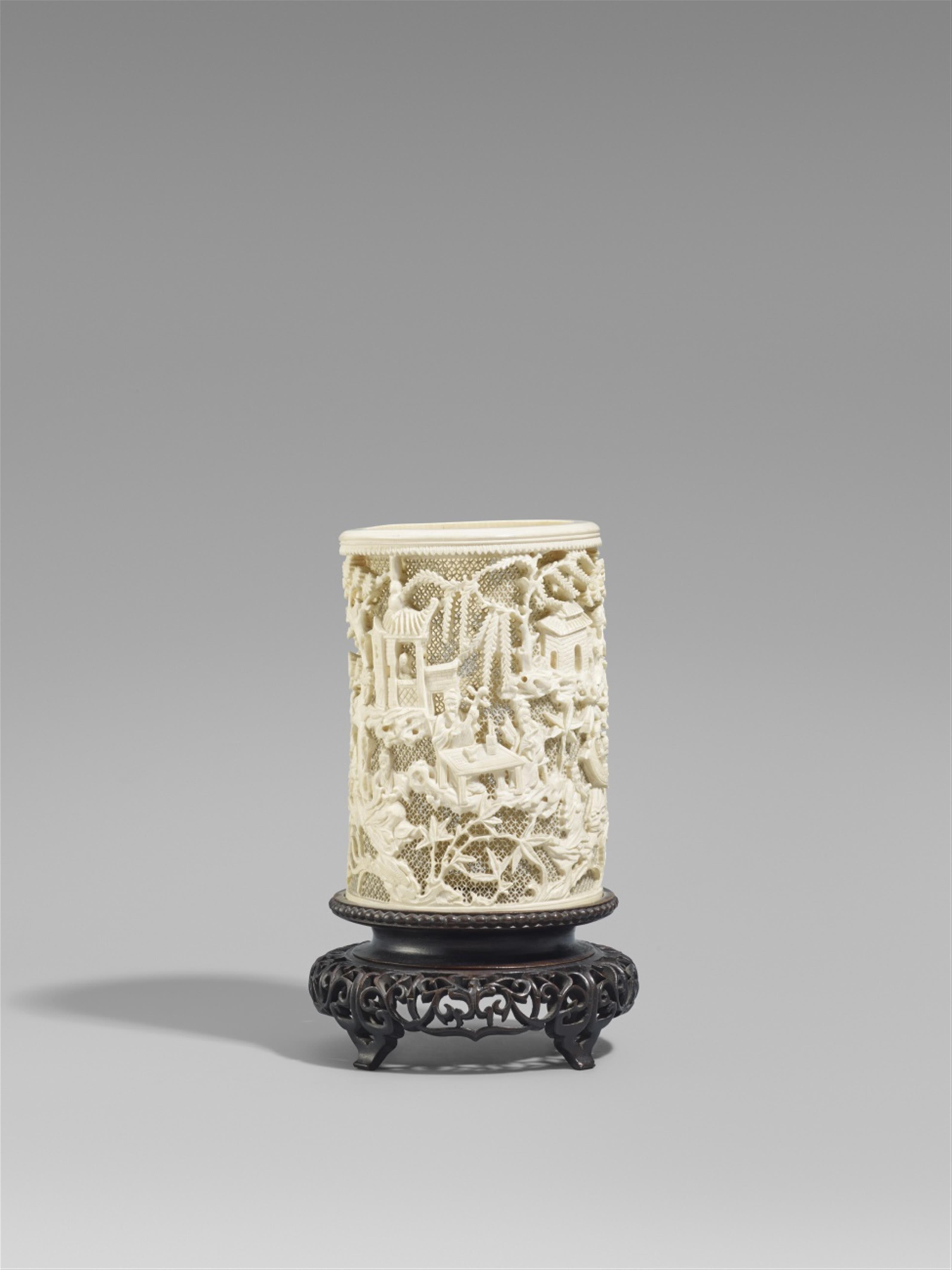 A Canton ivory brush pot. 19th century - image-1