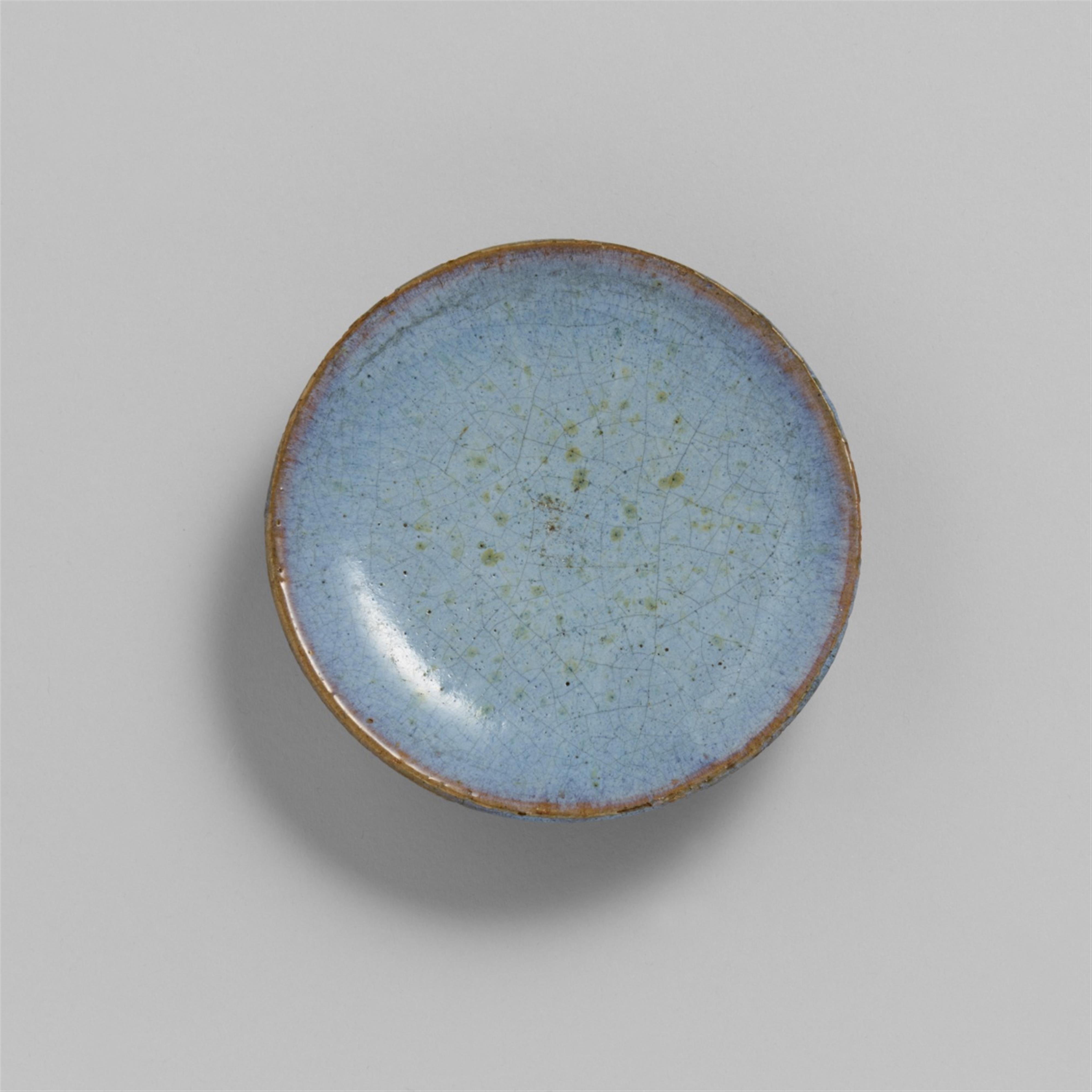A small shallow junyao dish. Yuan dynasty (1280-1368) - image-2