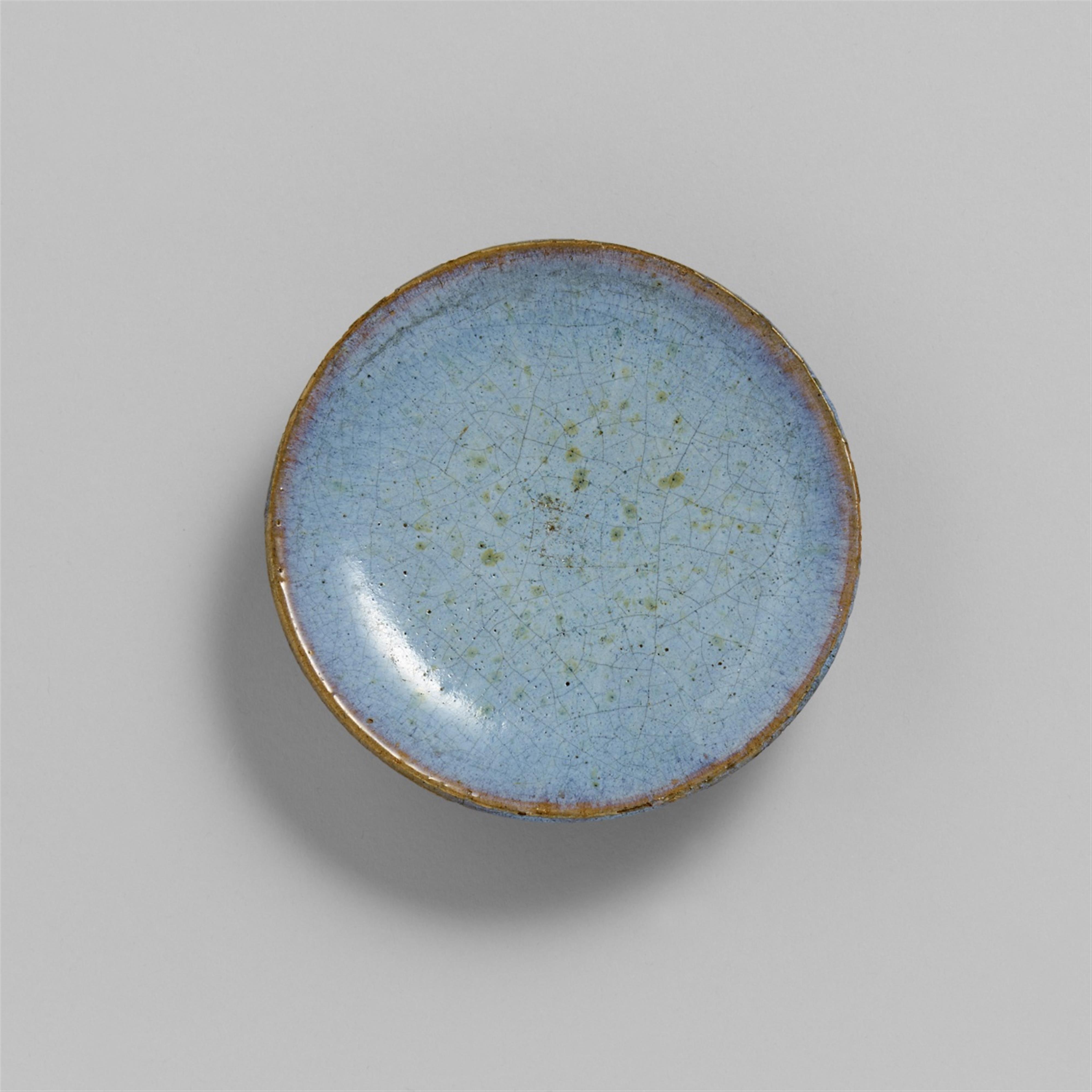 A small shallow junyao dish. Yuan dynasty (1280-1368) - image-1