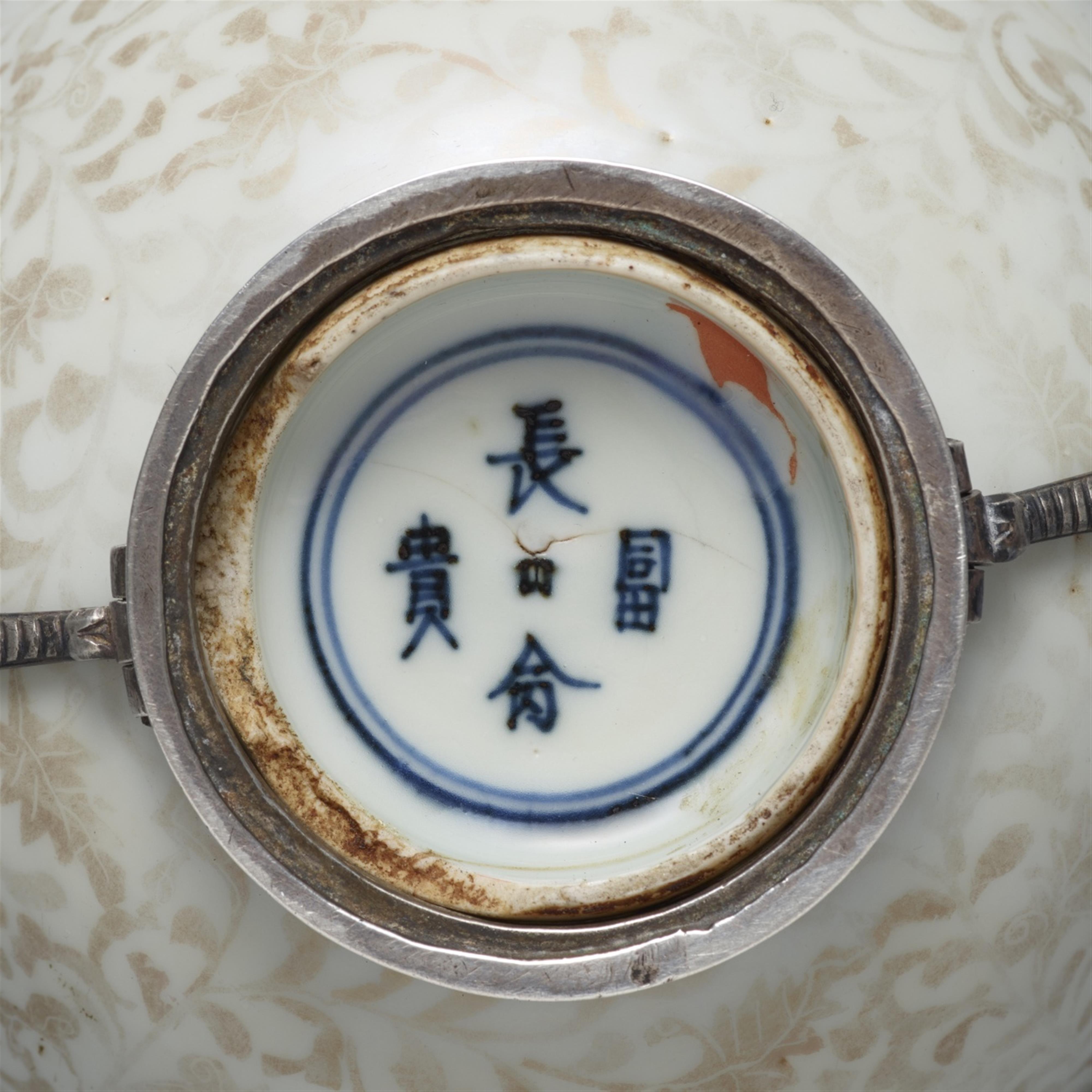 A deep white bowl with kinrande decoration and silver-mount. Jiajing period (1522-1566), around 1560 - image-2