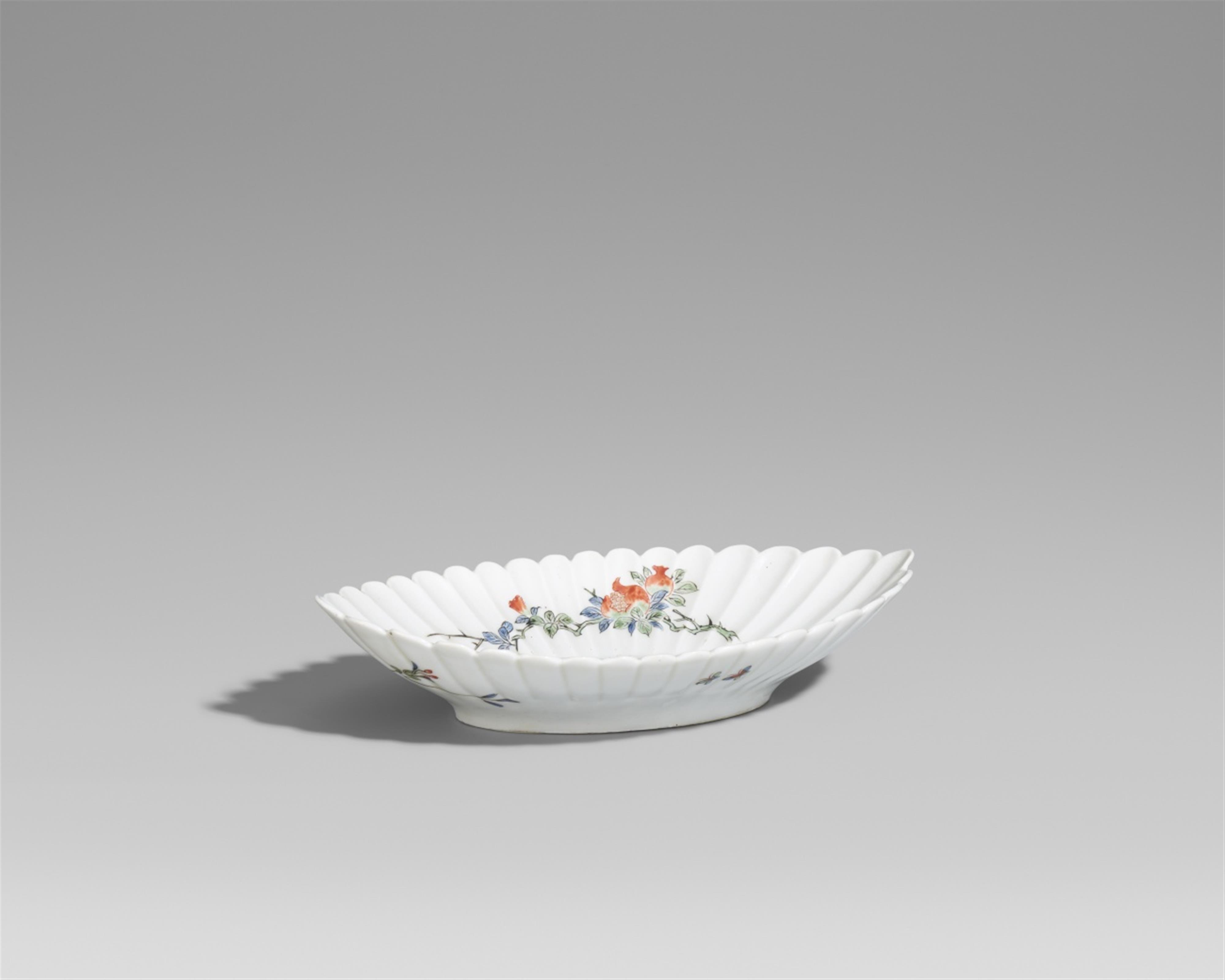 An elliptical Kakiemon dish. Arita. 18th/19th century - image-1