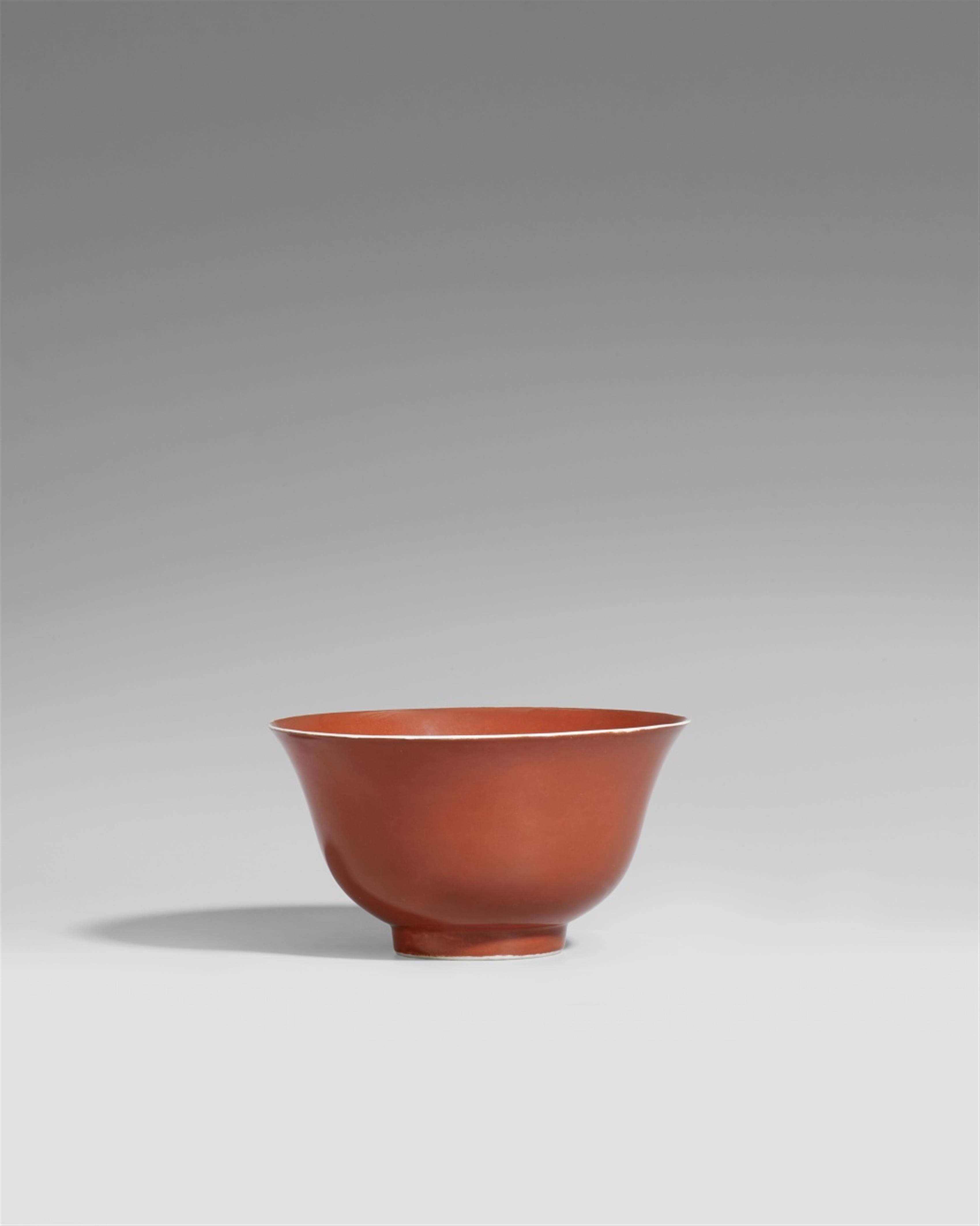 A coral-red-glazed bowl. 18th/19th century - image-1