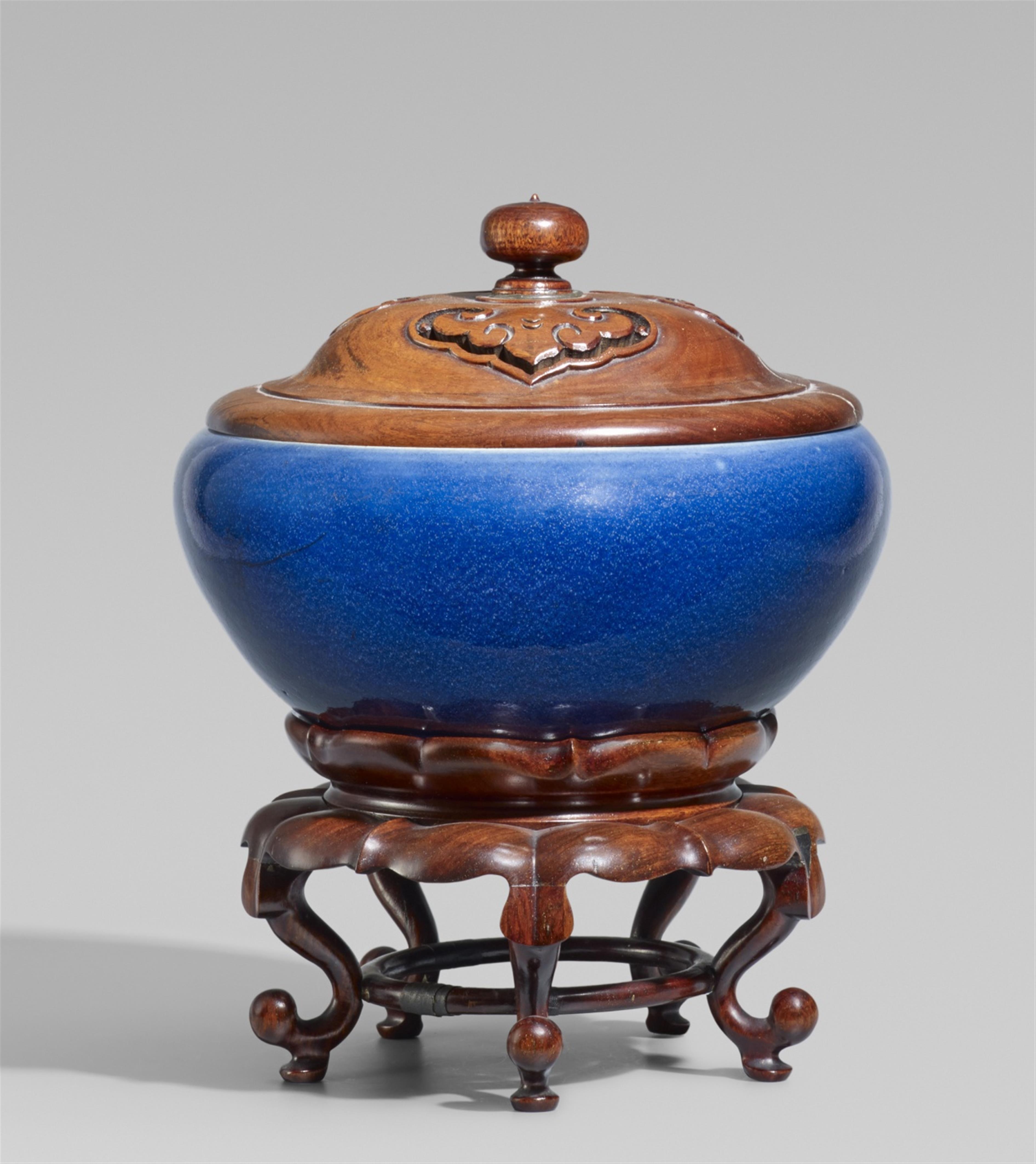 A blue-glazed incense burner in alms bowl form. 19th century - image-2