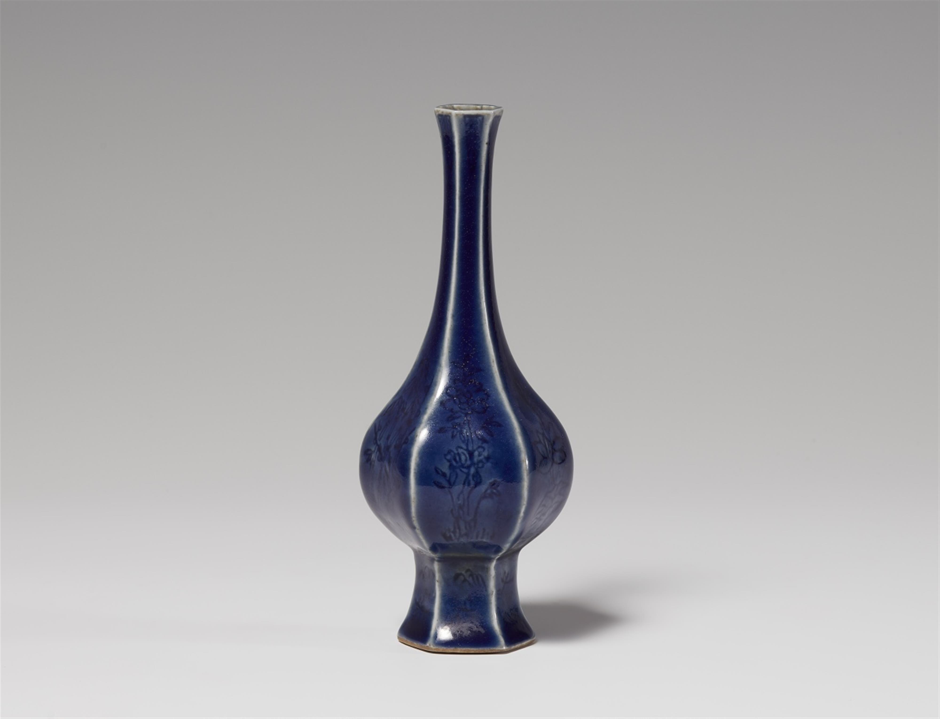 Blau glasierte Vase. Qing-Zeit (1644-1911), 18. Jh. - image-1