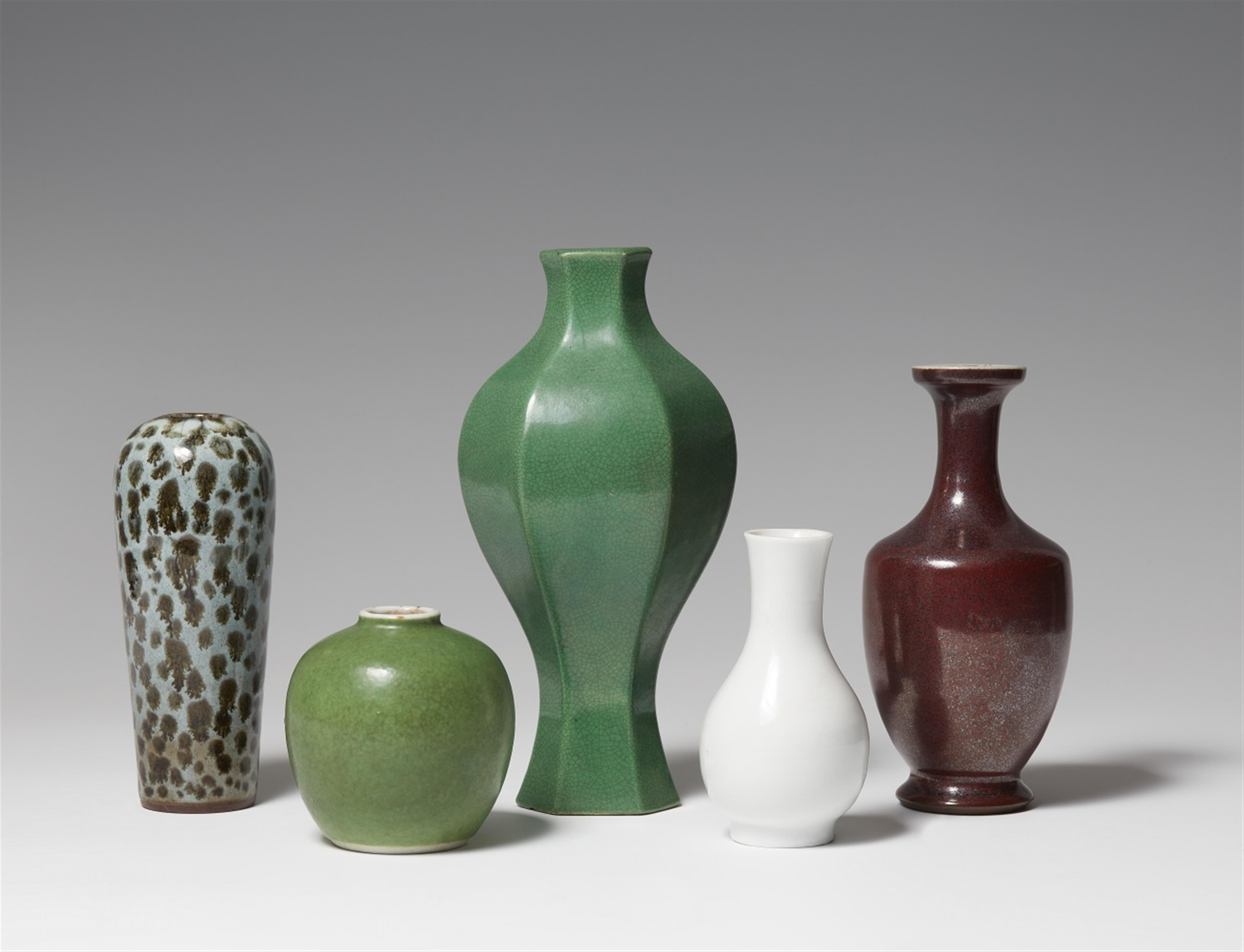 A group of five vases with different glazes. 18th/19th century - image-1