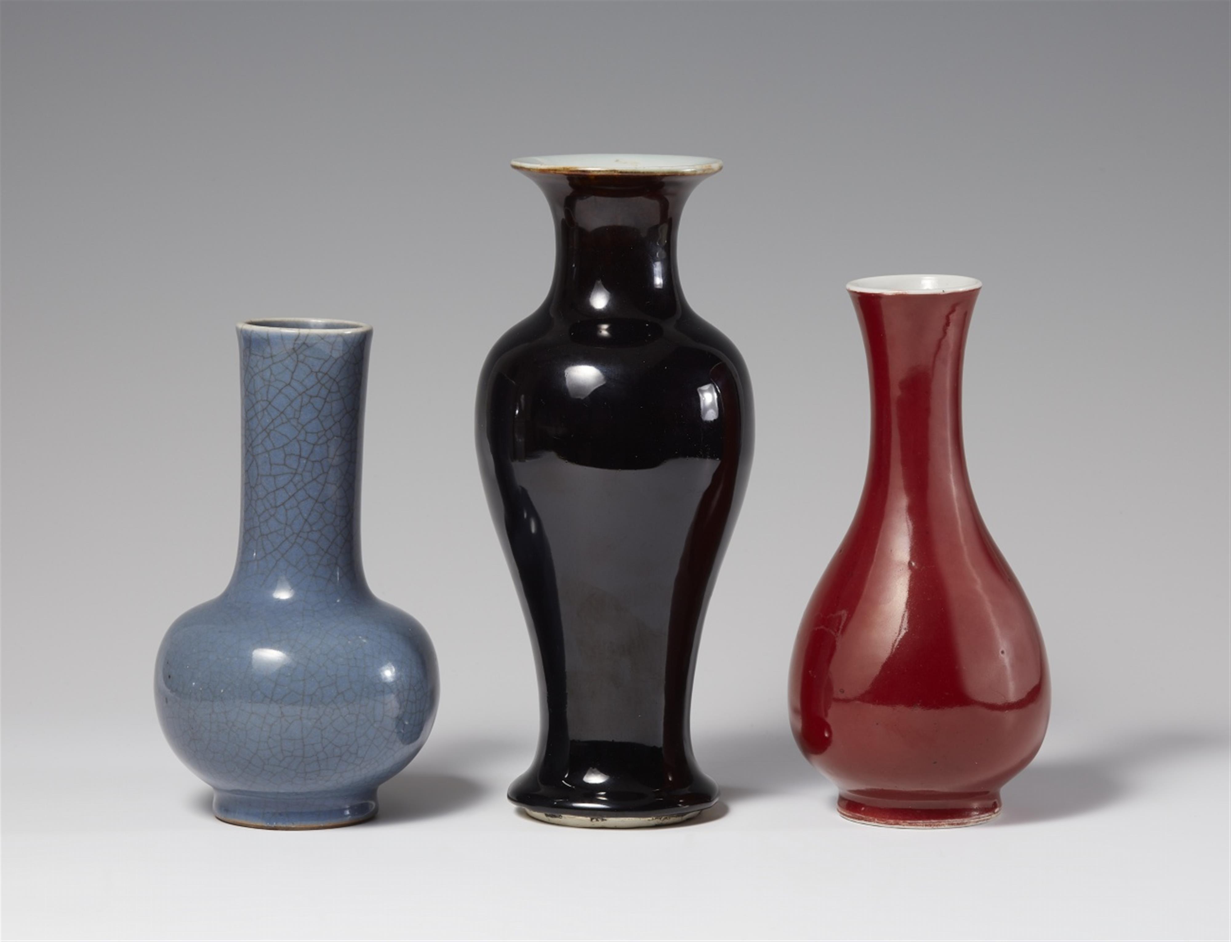 Three monochrome-glazed vases. 18th/19th century - image-1