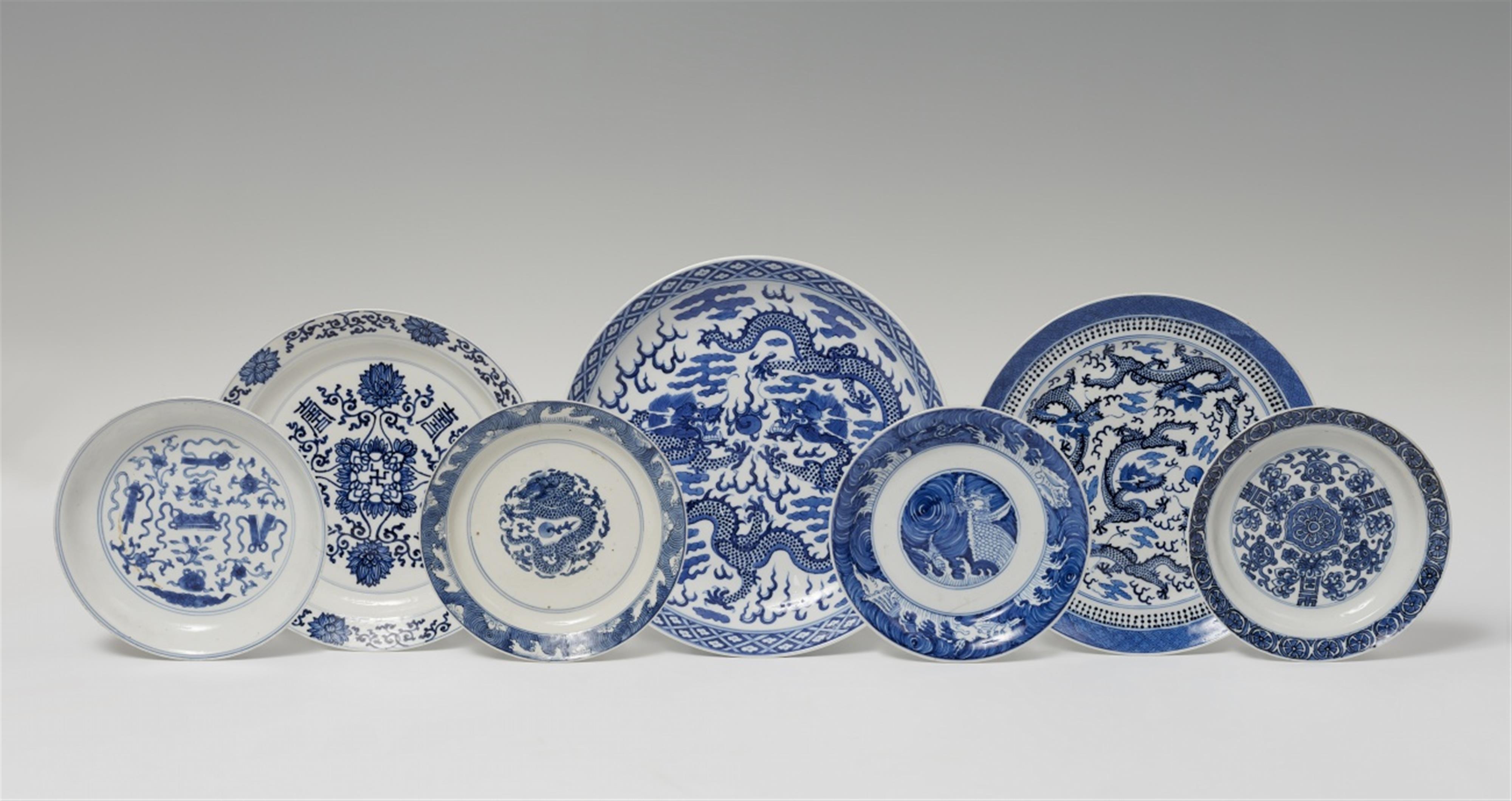 Sieben blau-weiße Teller. Kangxi-Periode (1662-1722) und später - image-1