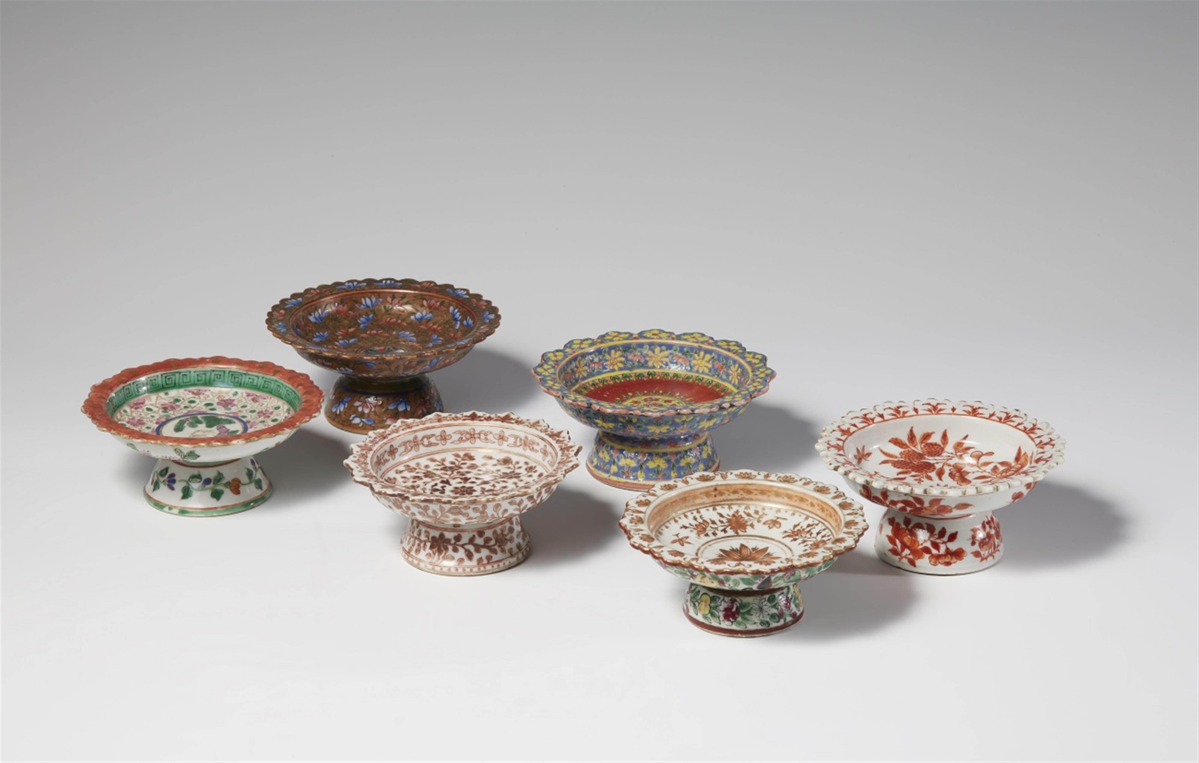 Six bencharong stem plates for the Thai market. 19th century - image-1