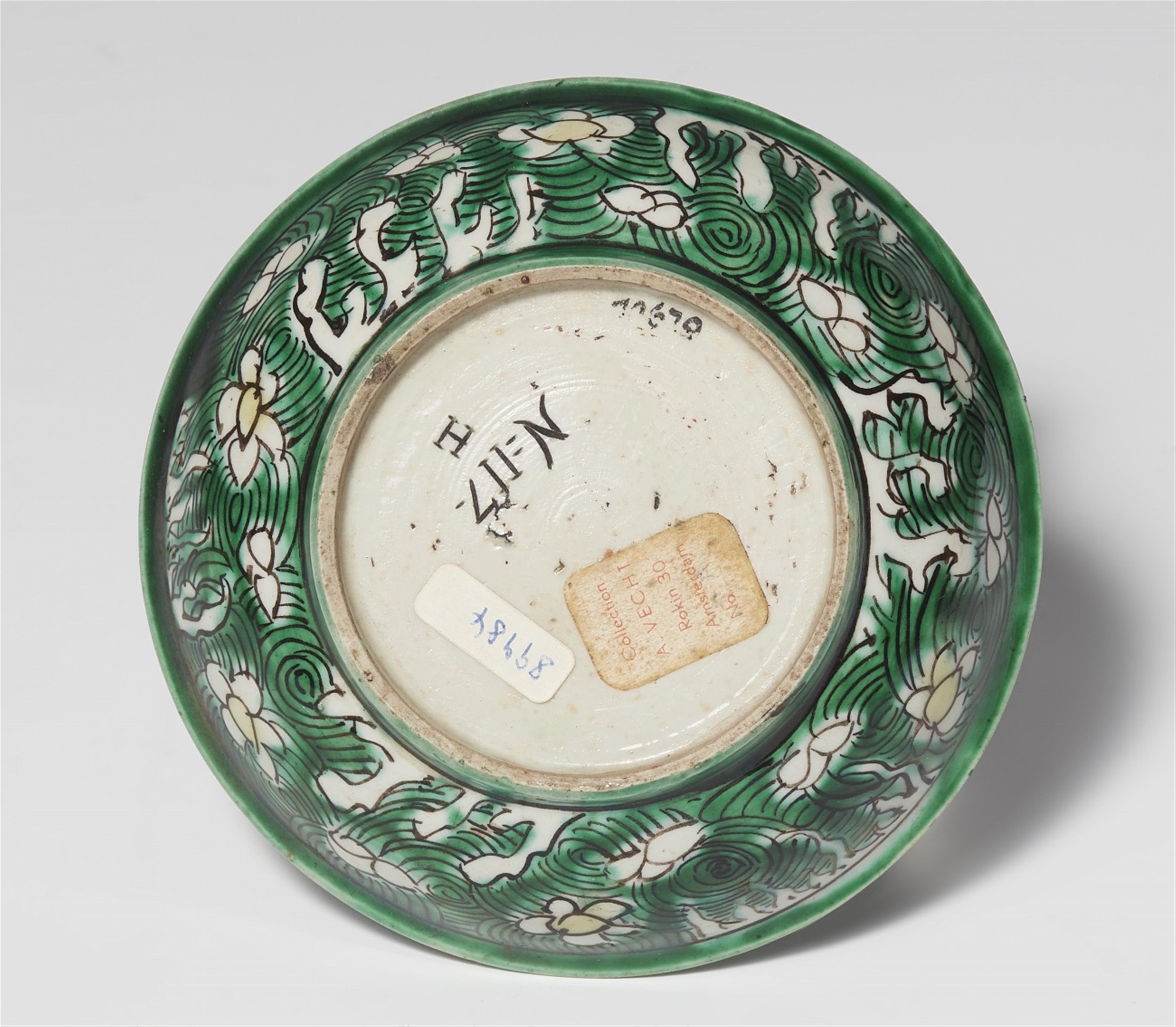 Kleine émail sur biscuit-Schale. Kangxi-Periode (1662-1722) - image-2