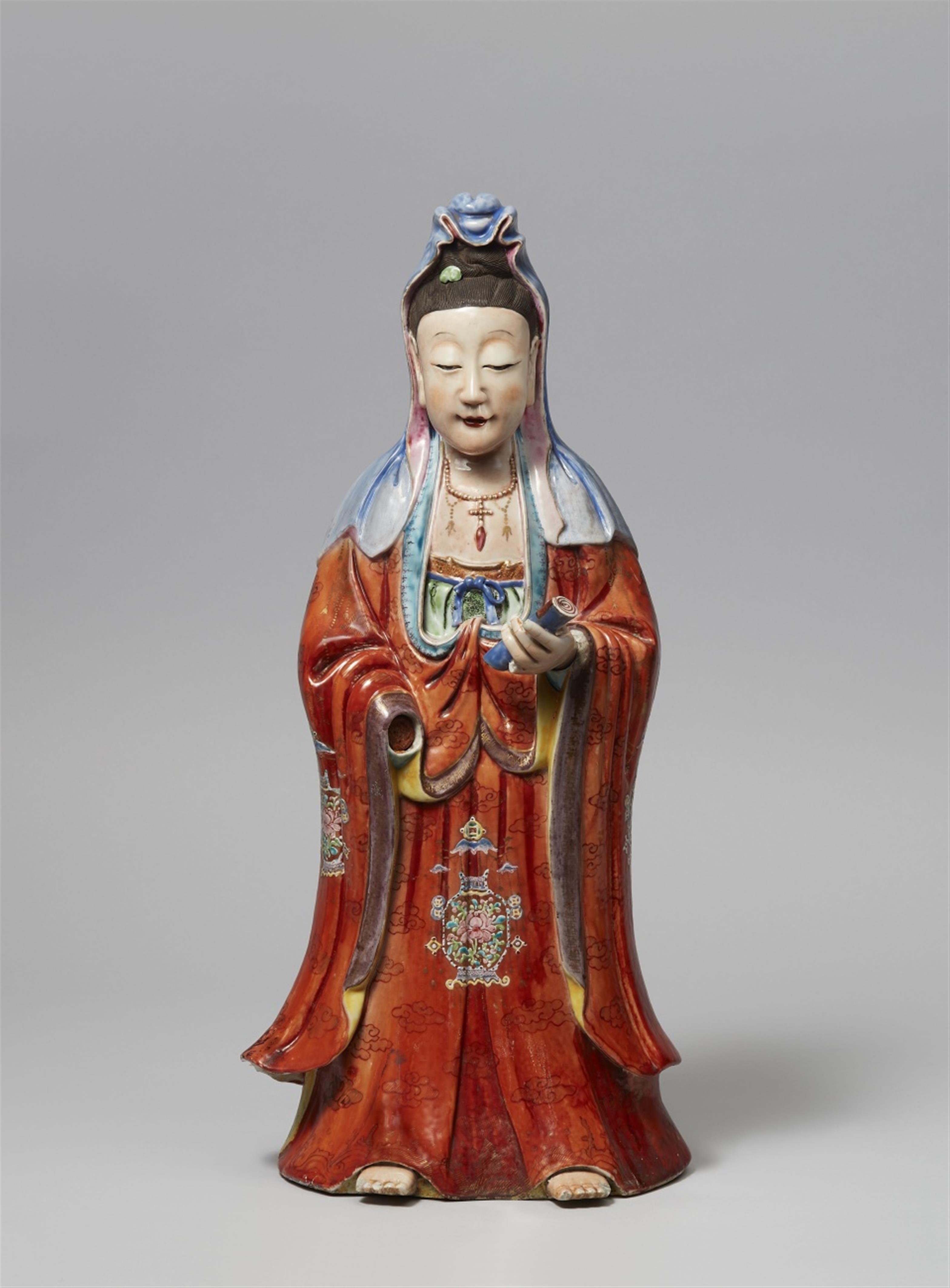 A standing famille rose figure of Guanyin. Qianlong period (1735-1796) - image-1