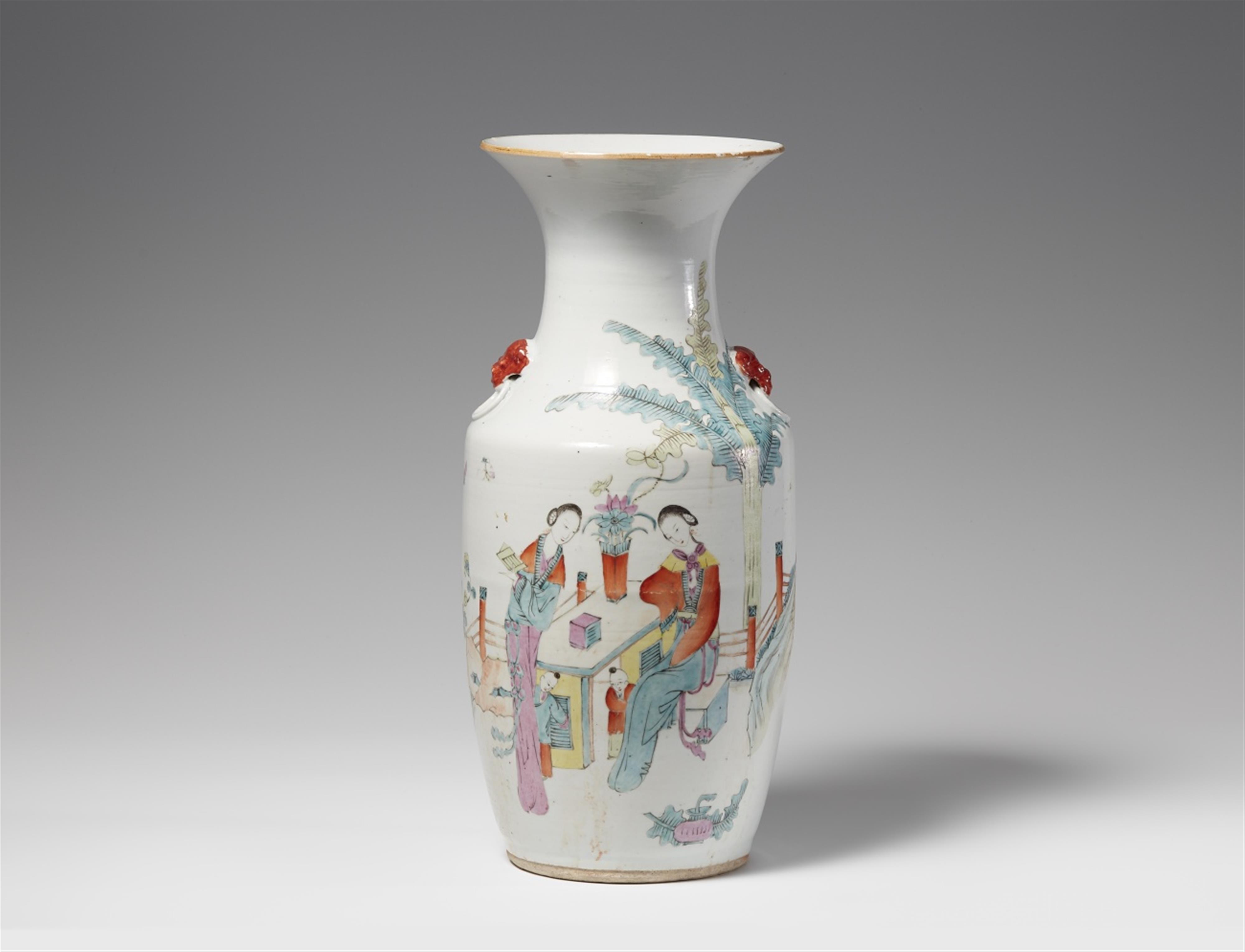 A famille rose vase. Early 20th century - image-1