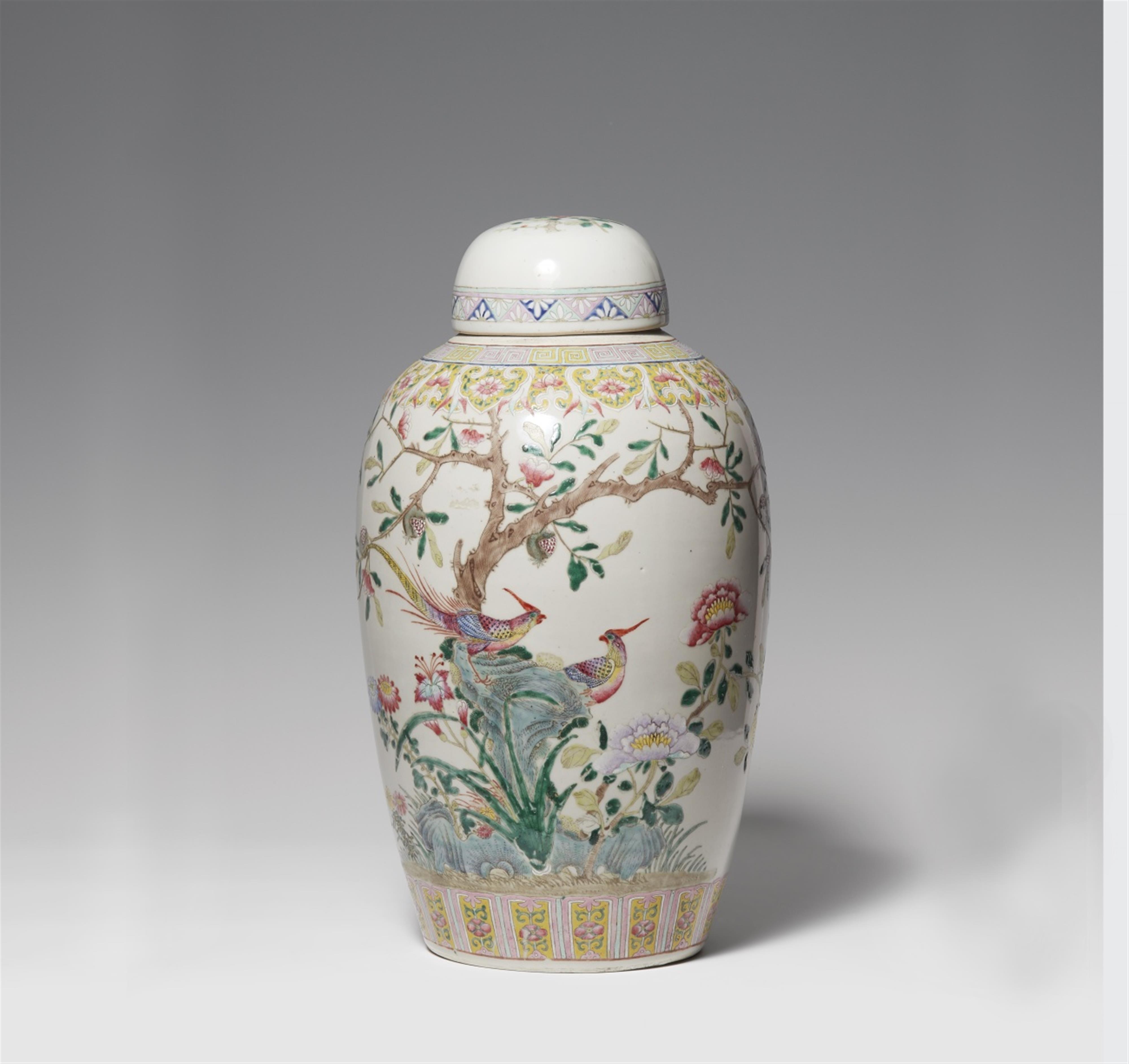 A large famille rose vase and cover. First half 20th century - image-1