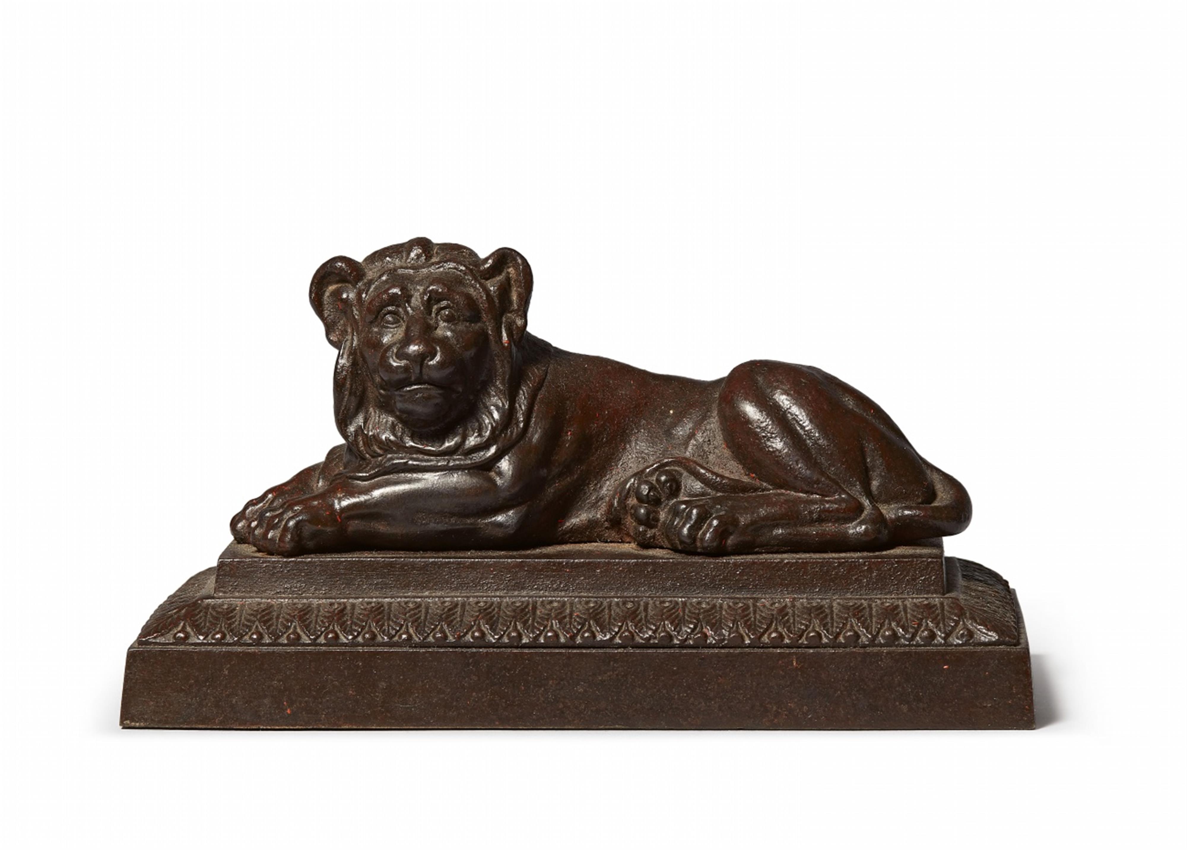 A cast iron paperweight formed as a lion - image-1