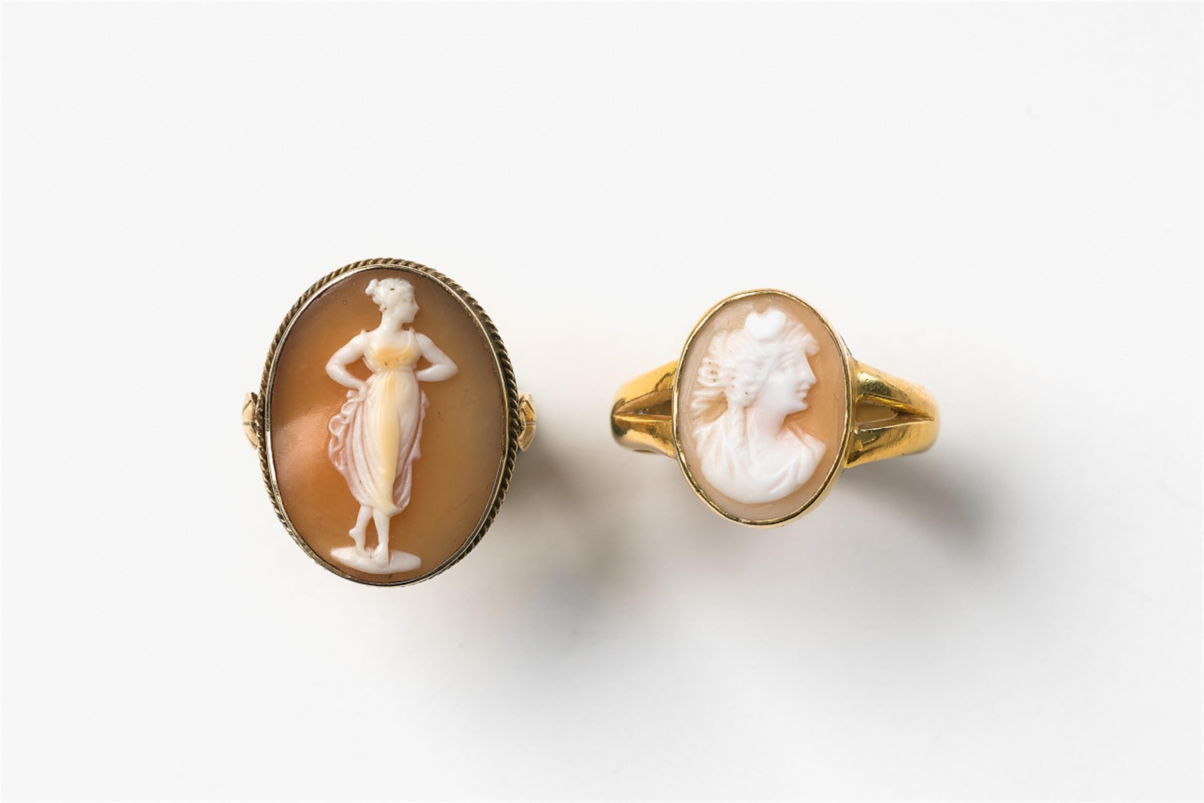 Two English 22k gold cameo rings - image-1