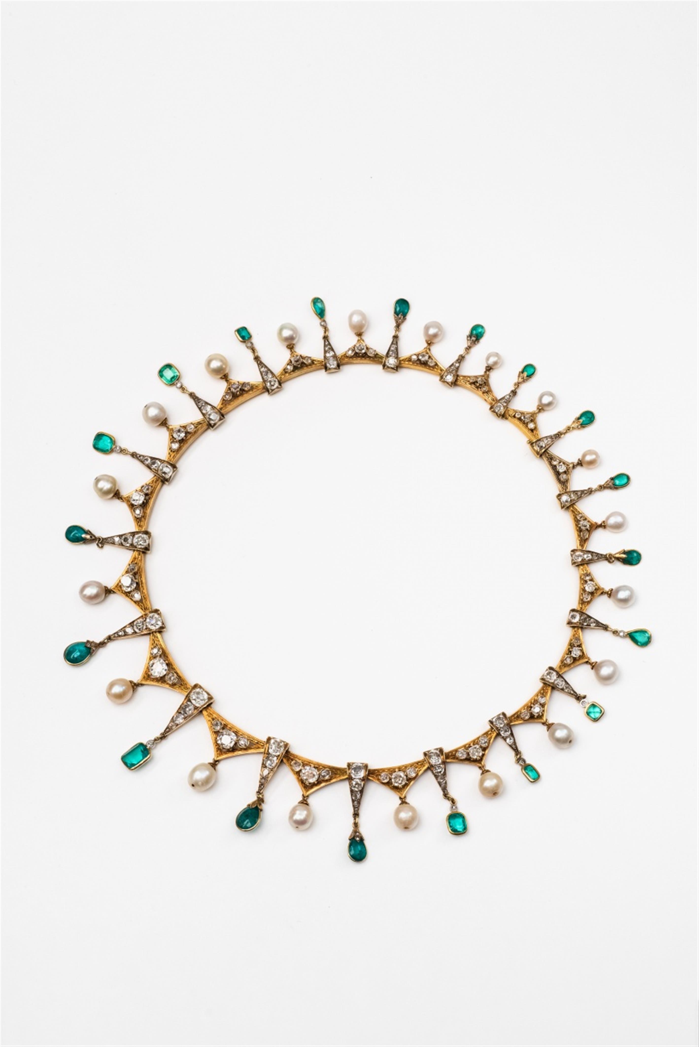 An 18k gold and emerald fringe necklace - image-2