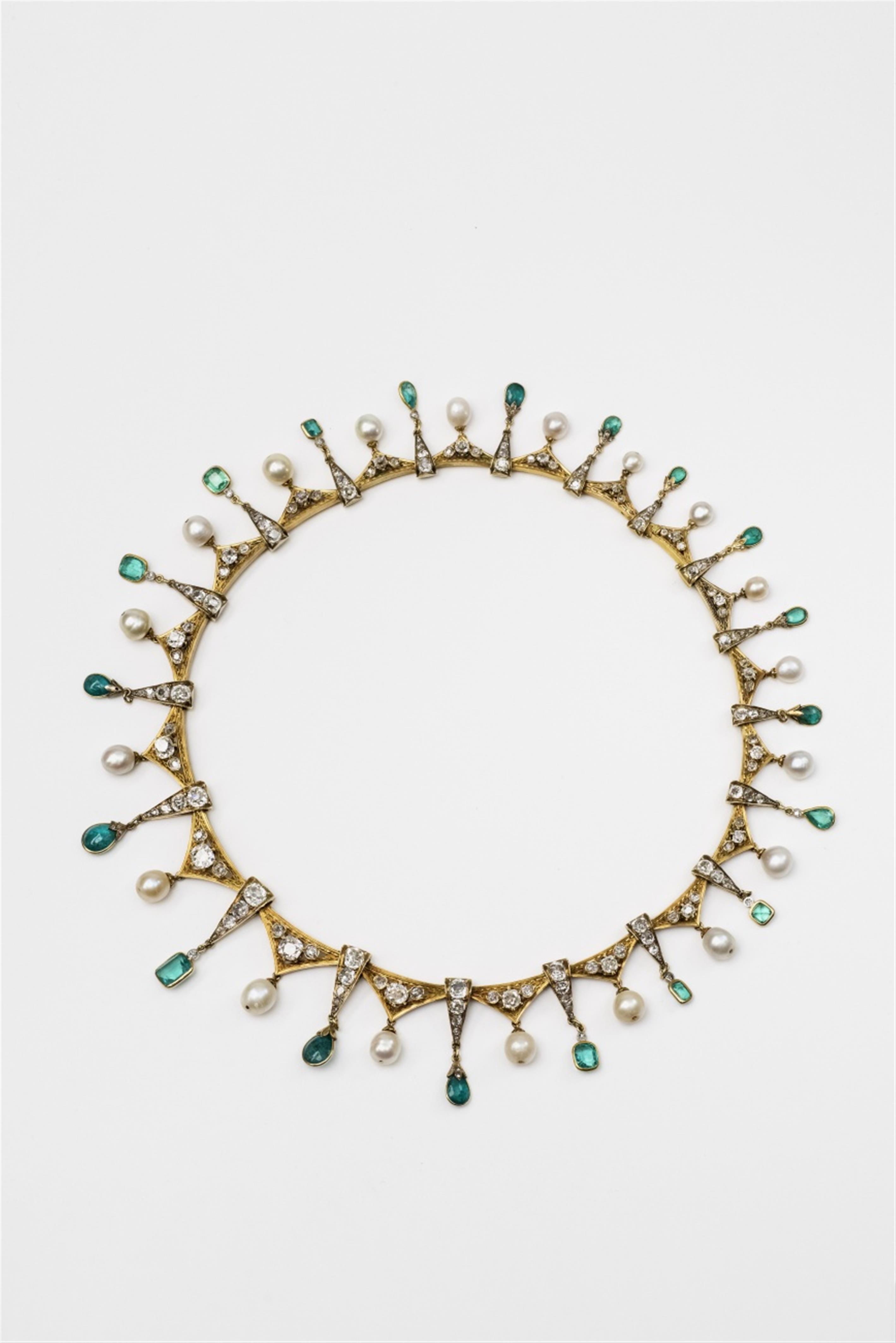 An 18k gold and emerald fringe necklace - image-1
